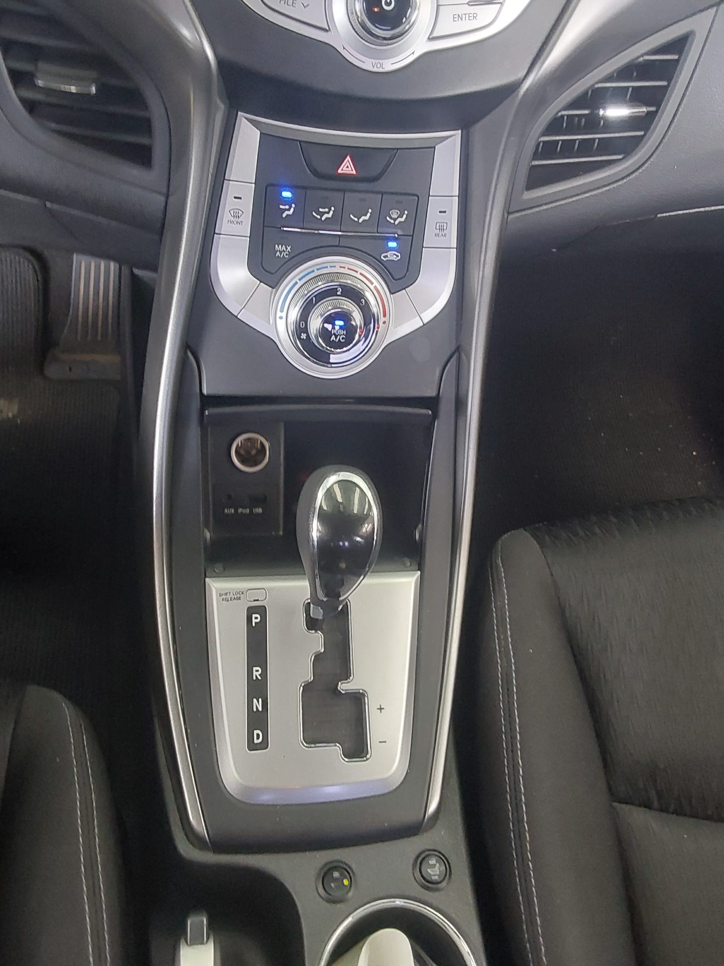 2012 - hyundai avante