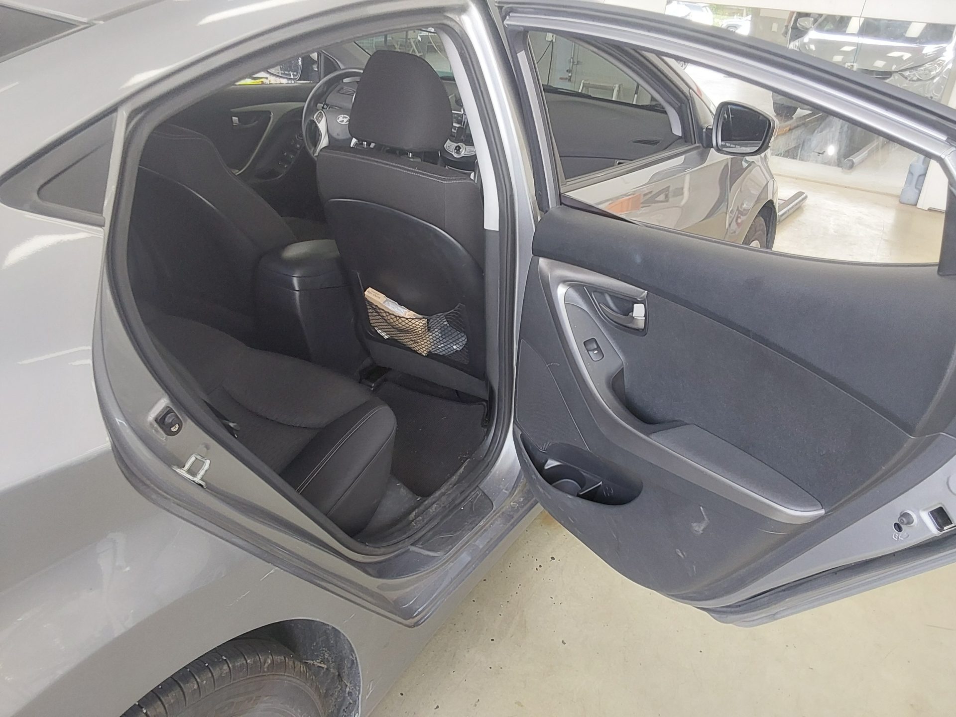 2012 - hyundai avante