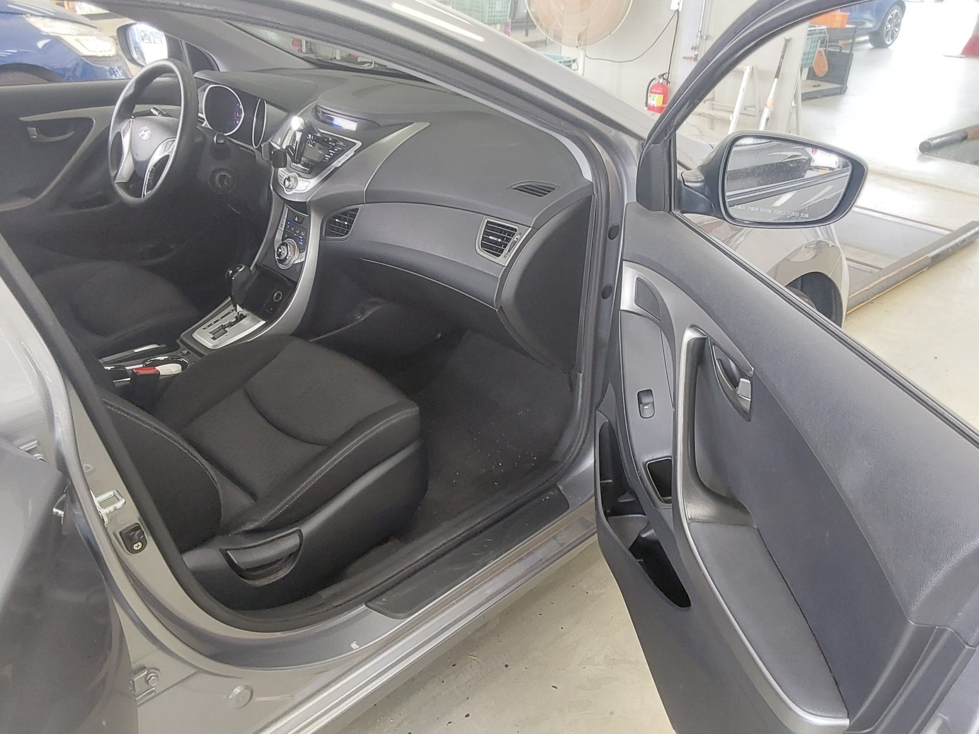 2012 - hyundai avante