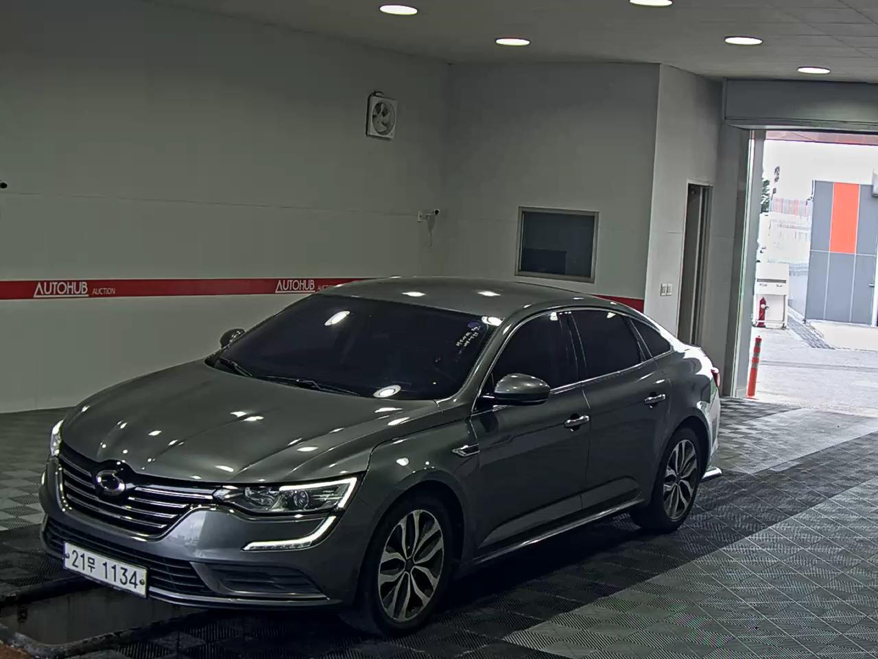 2016 - renault sm6
