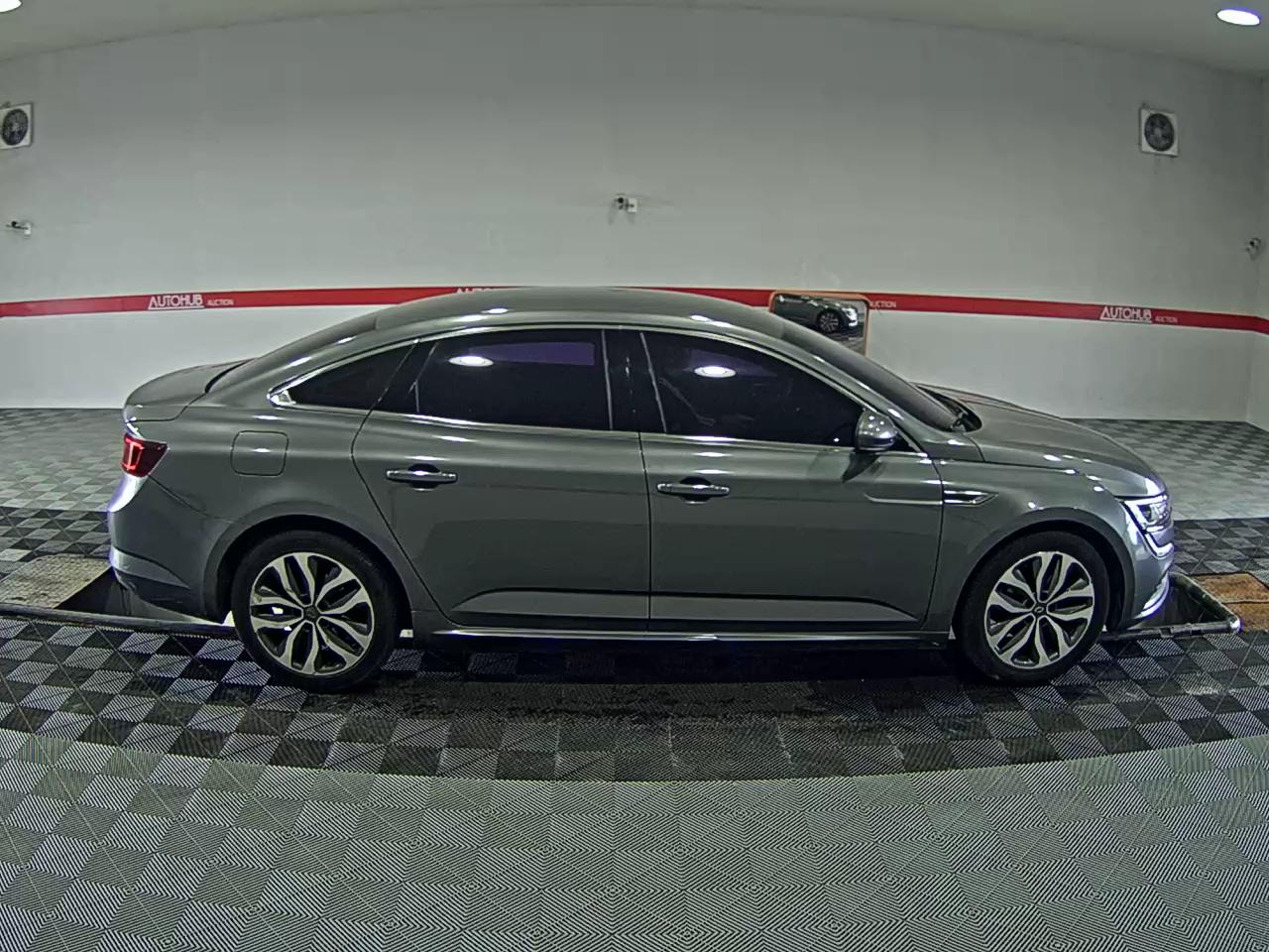2016 - renault sm6
