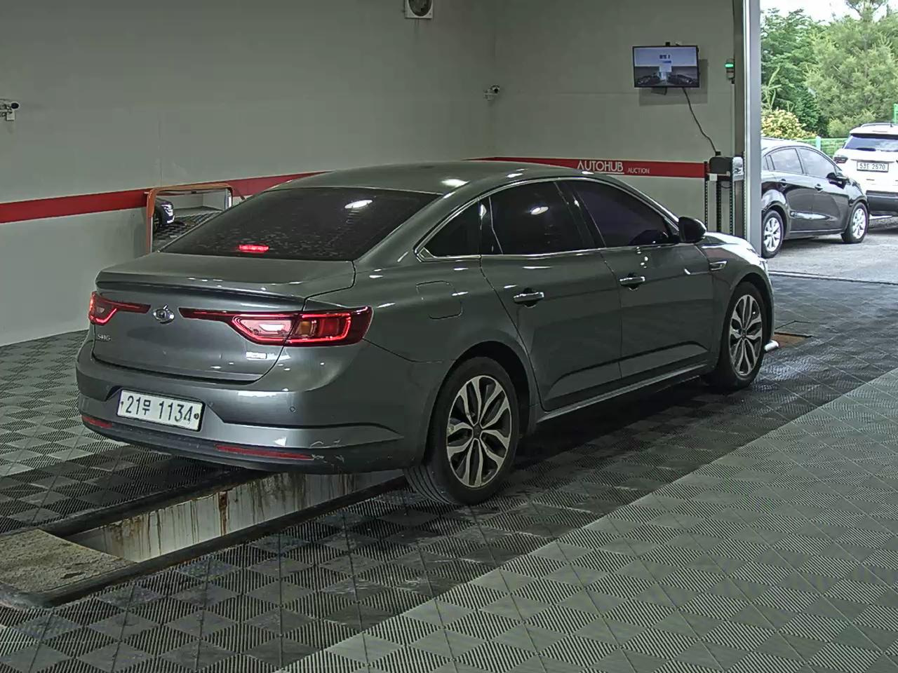 2016 - renault sm6