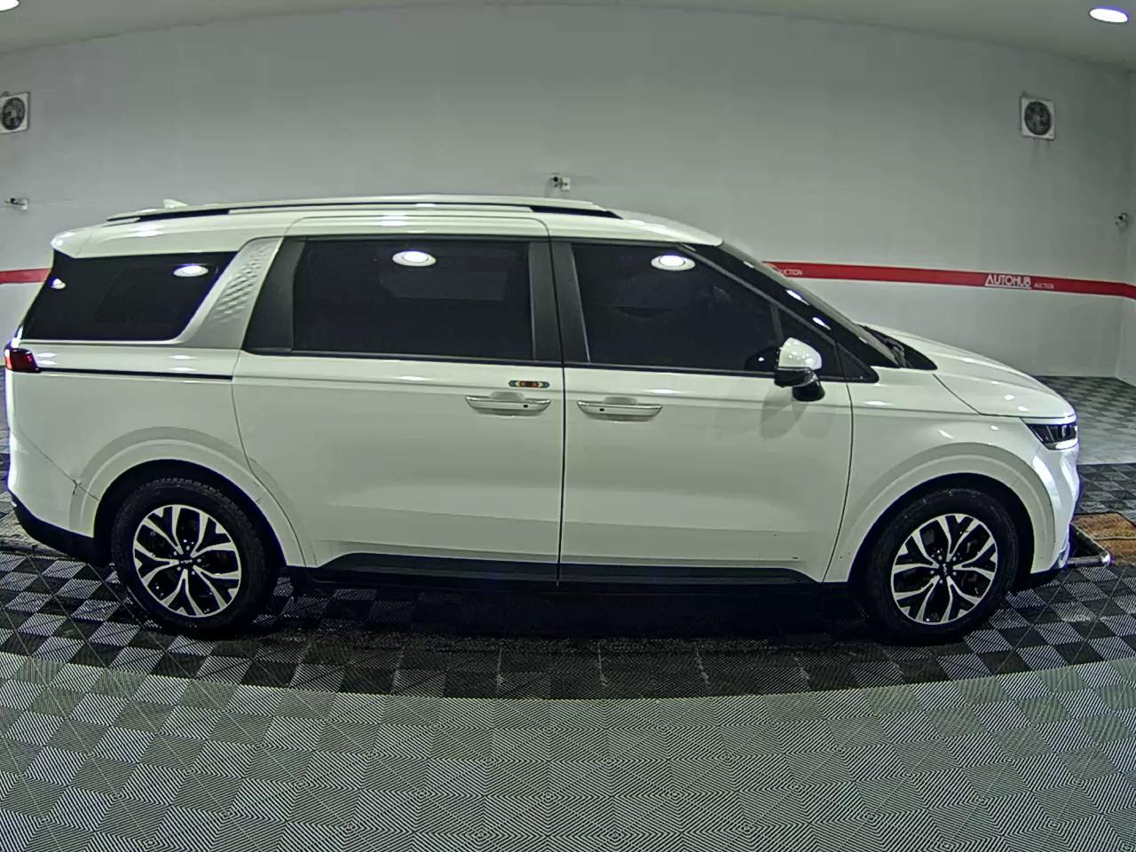 2023 - kia carnival