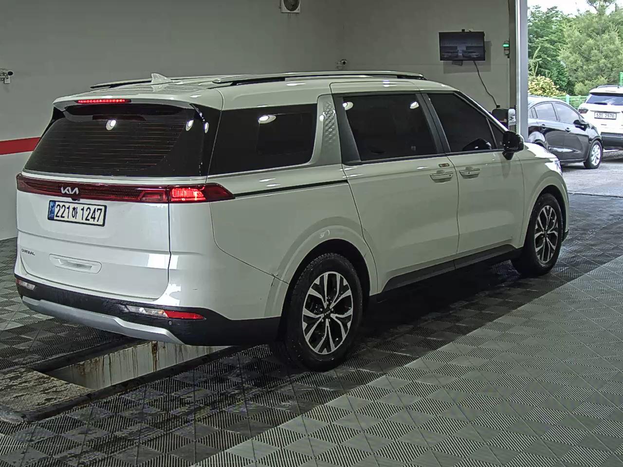 2023 - kia carnival