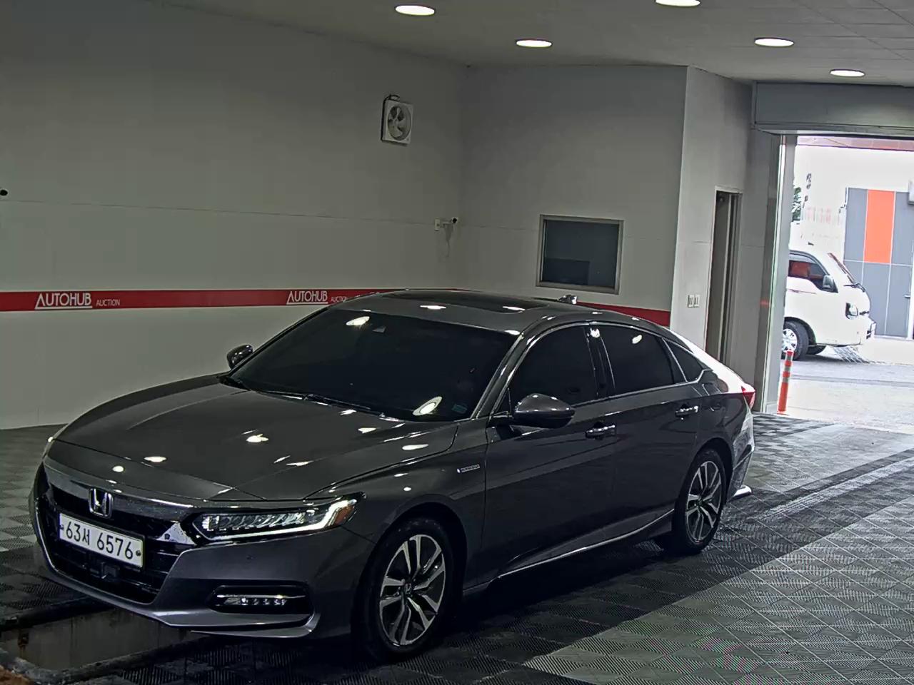 HONDA ACCORD (10TH GEN) TOURING