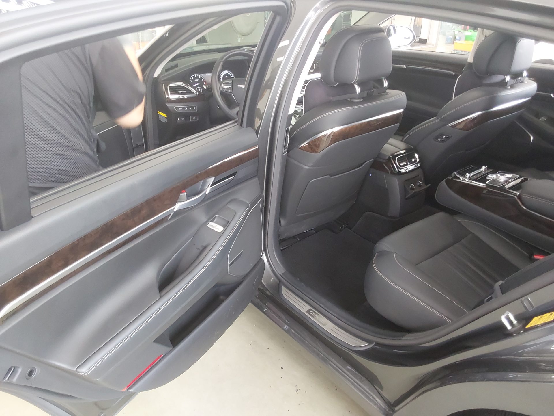 2021 - genesis g90