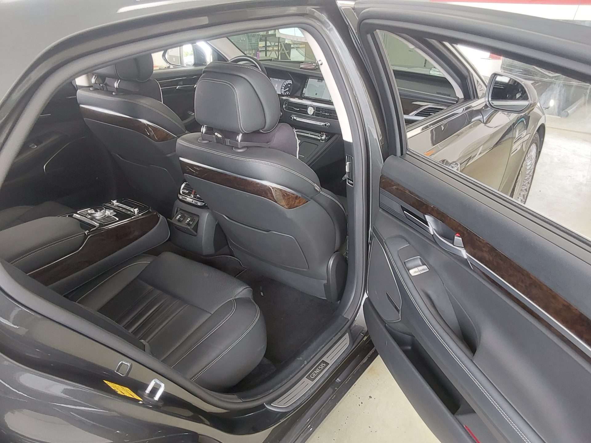 2021 - genesis g90