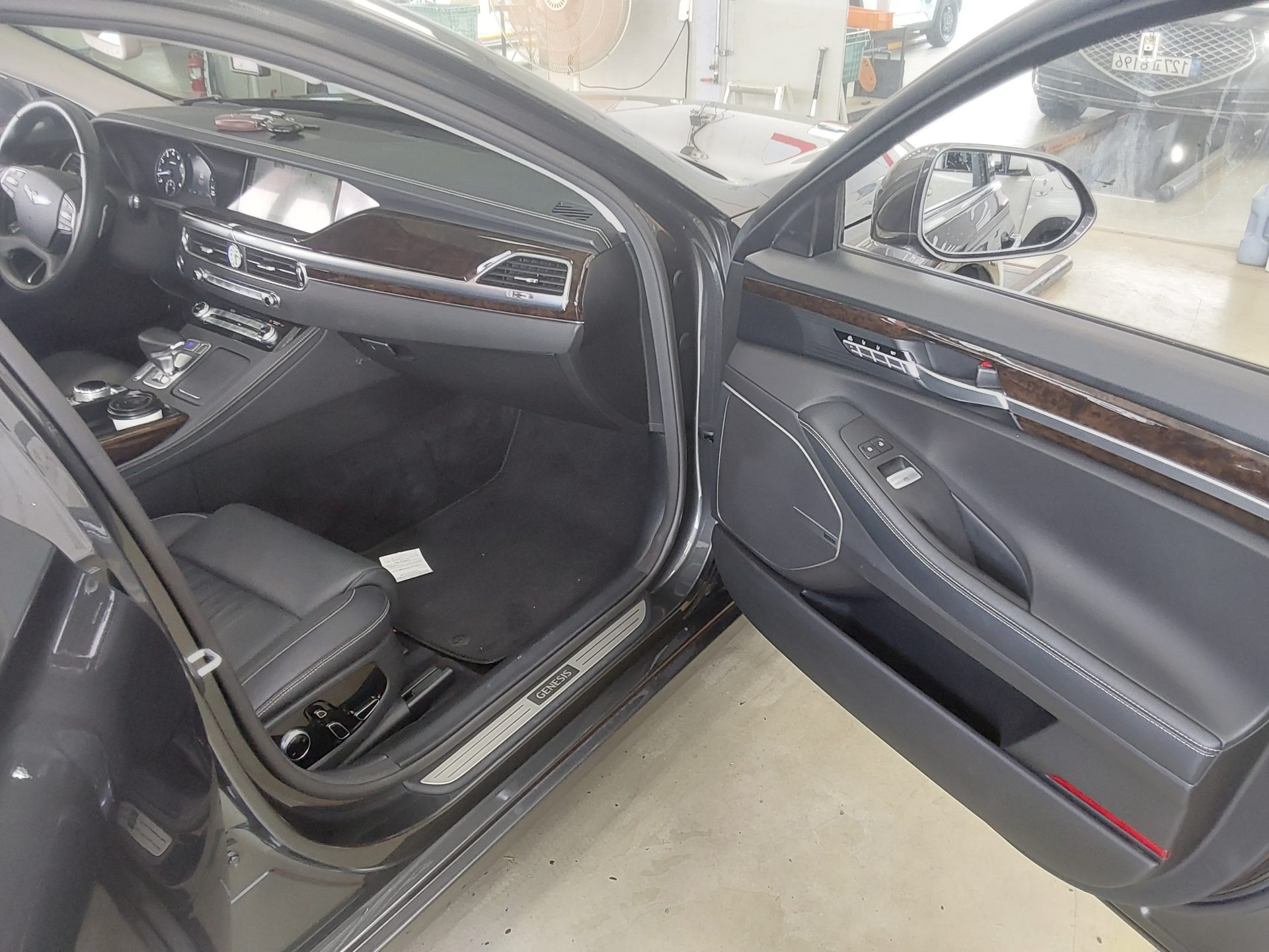 2021 - genesis g90