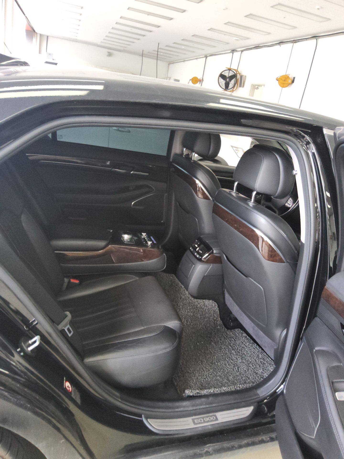 2016 - genesis eq900