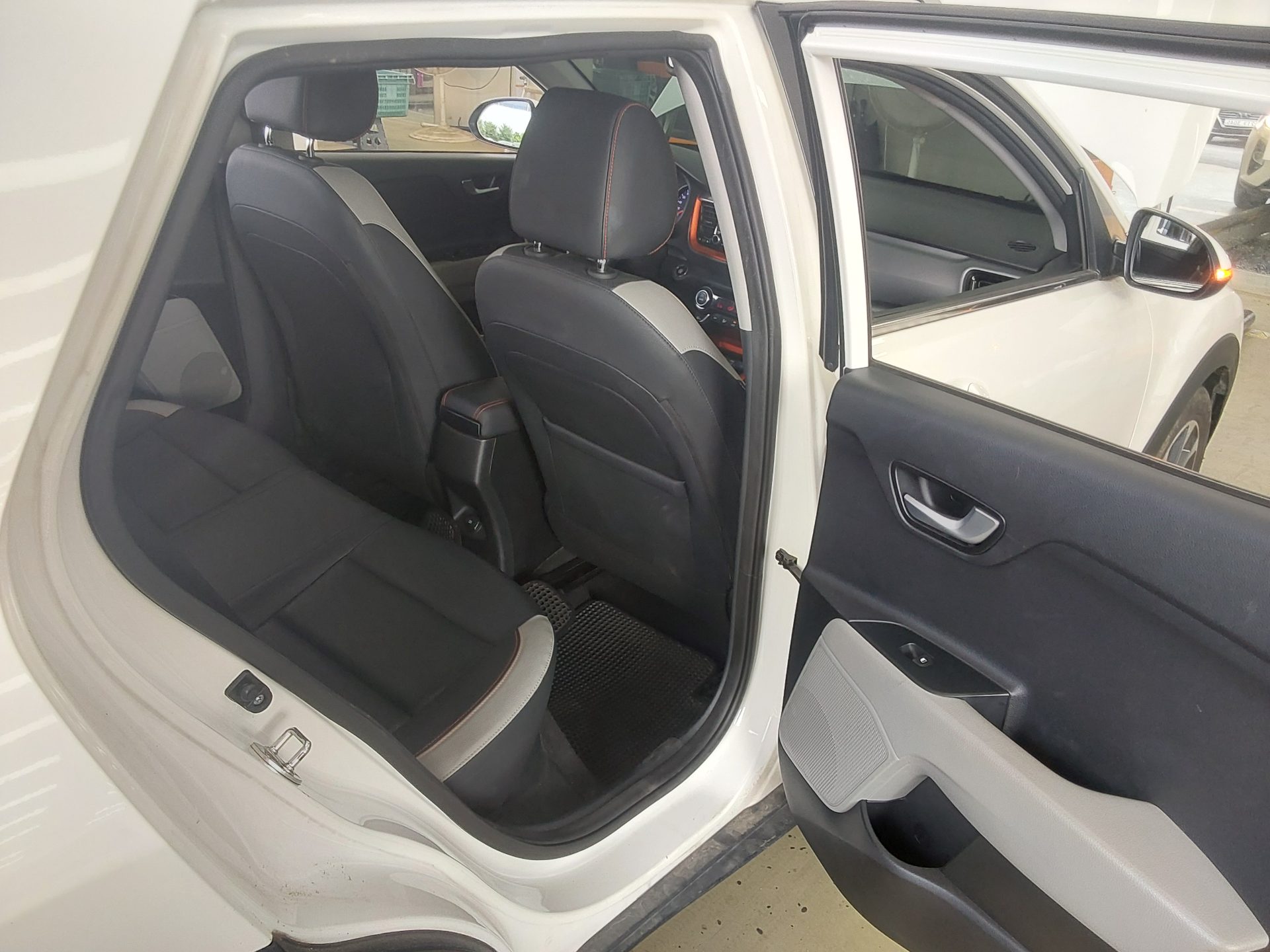 2018 - kia stonic
