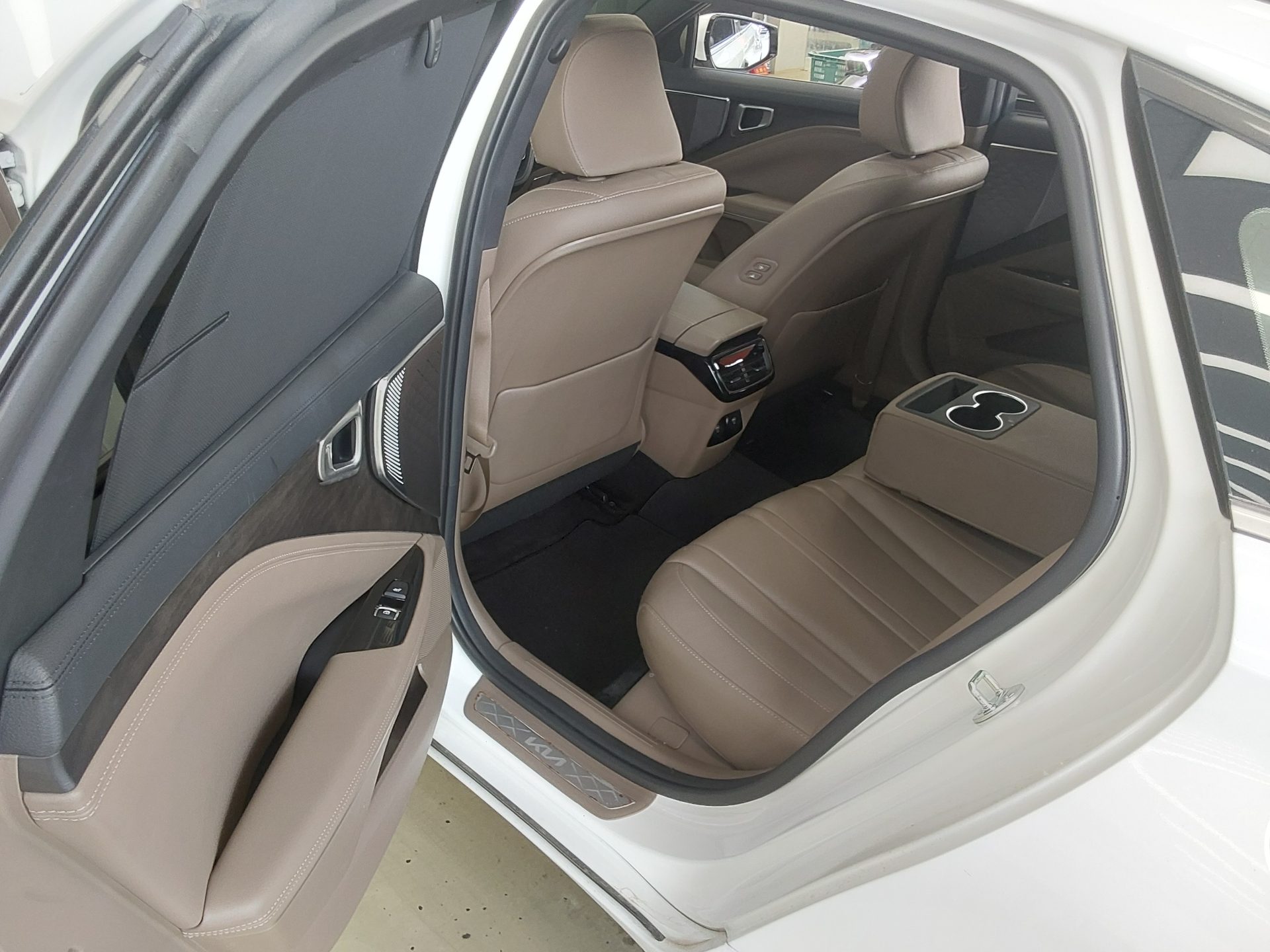2023 - kia k8