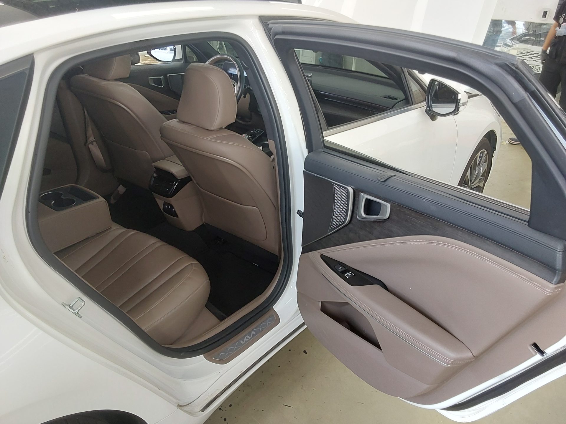 2023 - kia k8