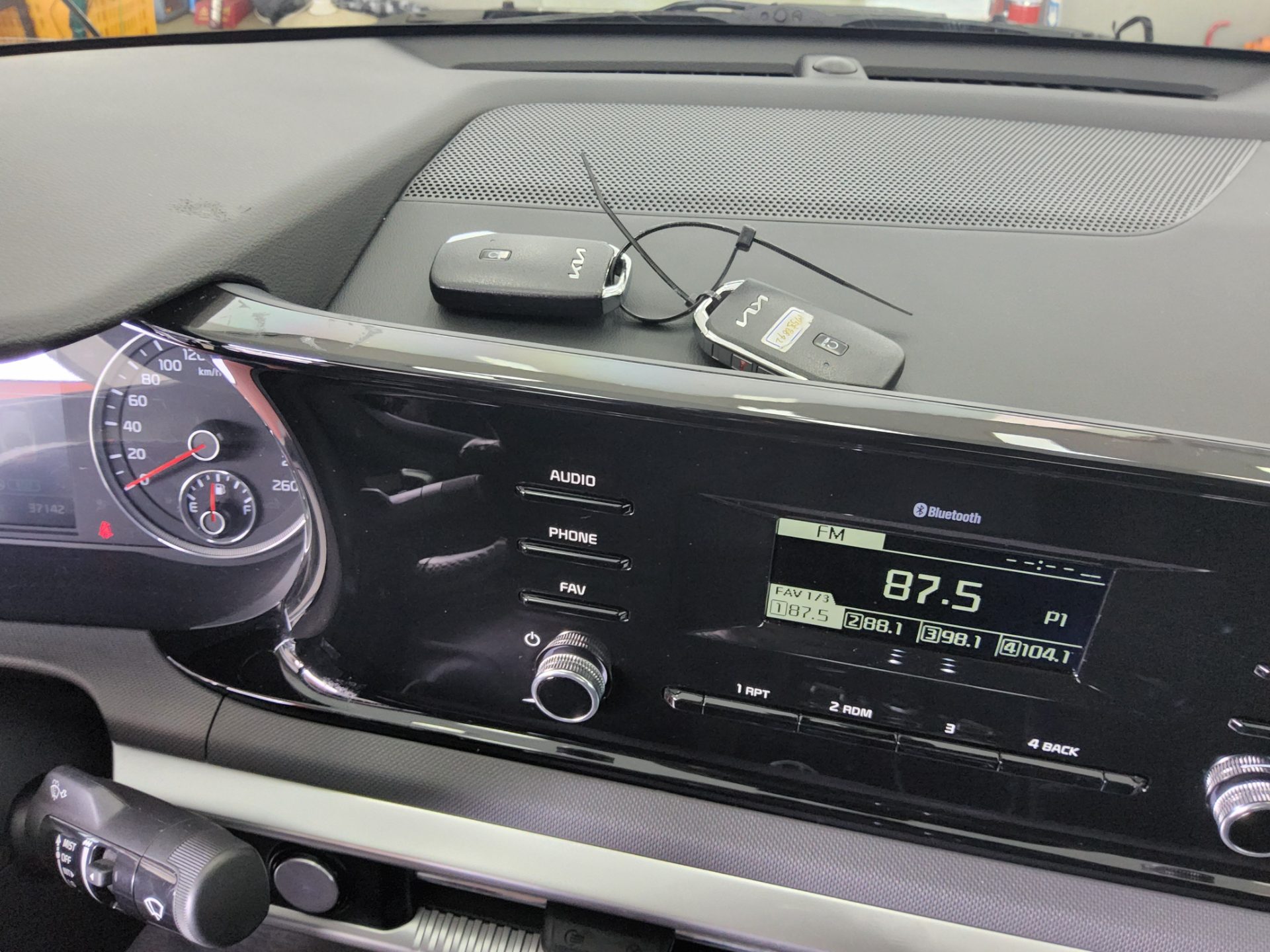 2023 - kia k5