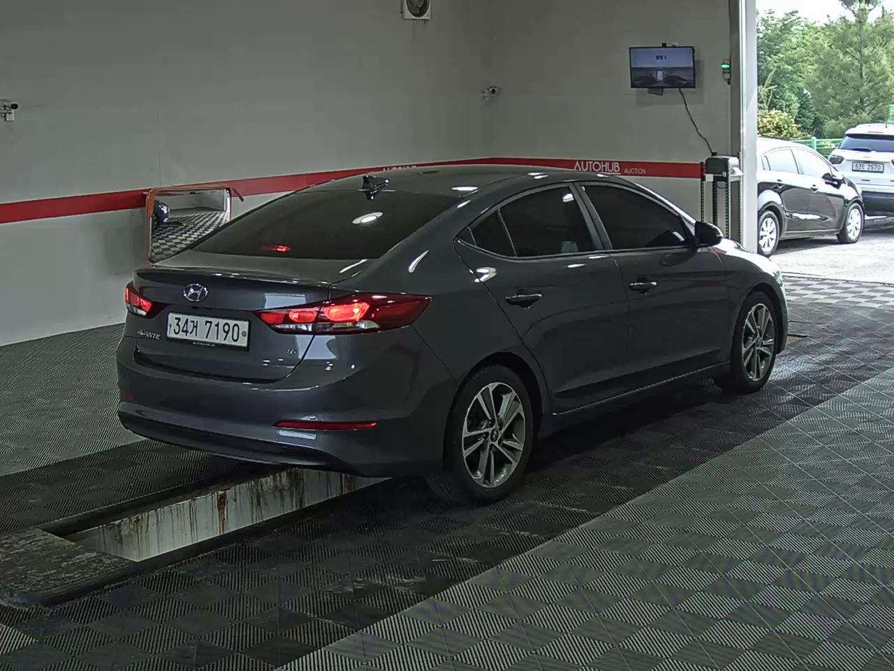 2018 - hyundai avante