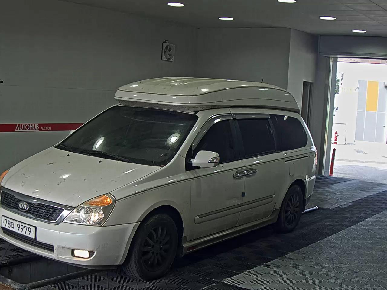 KIA CARNIVAL R -LIMOUSINE GLX