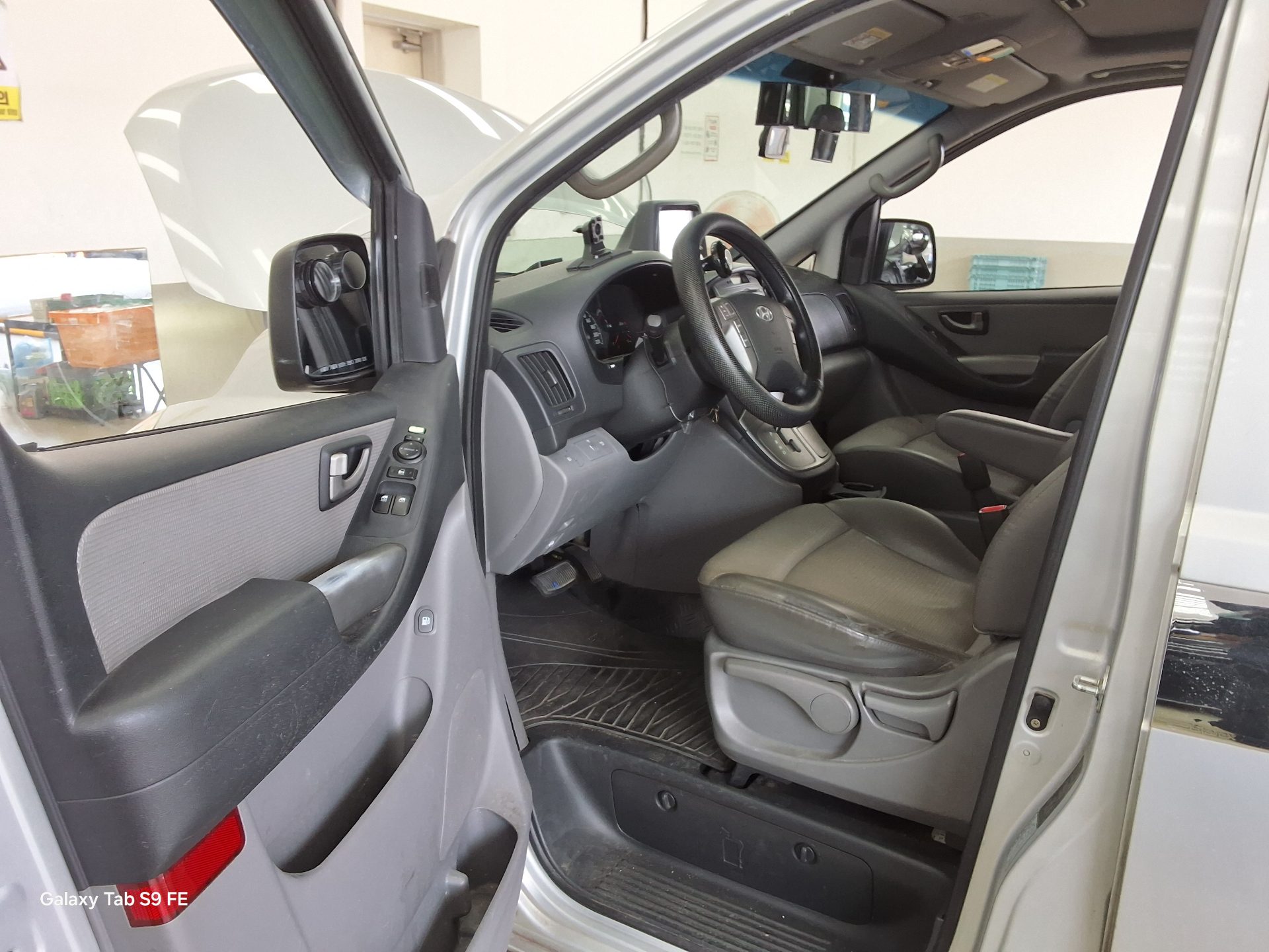 2009 - hyundai grand starex