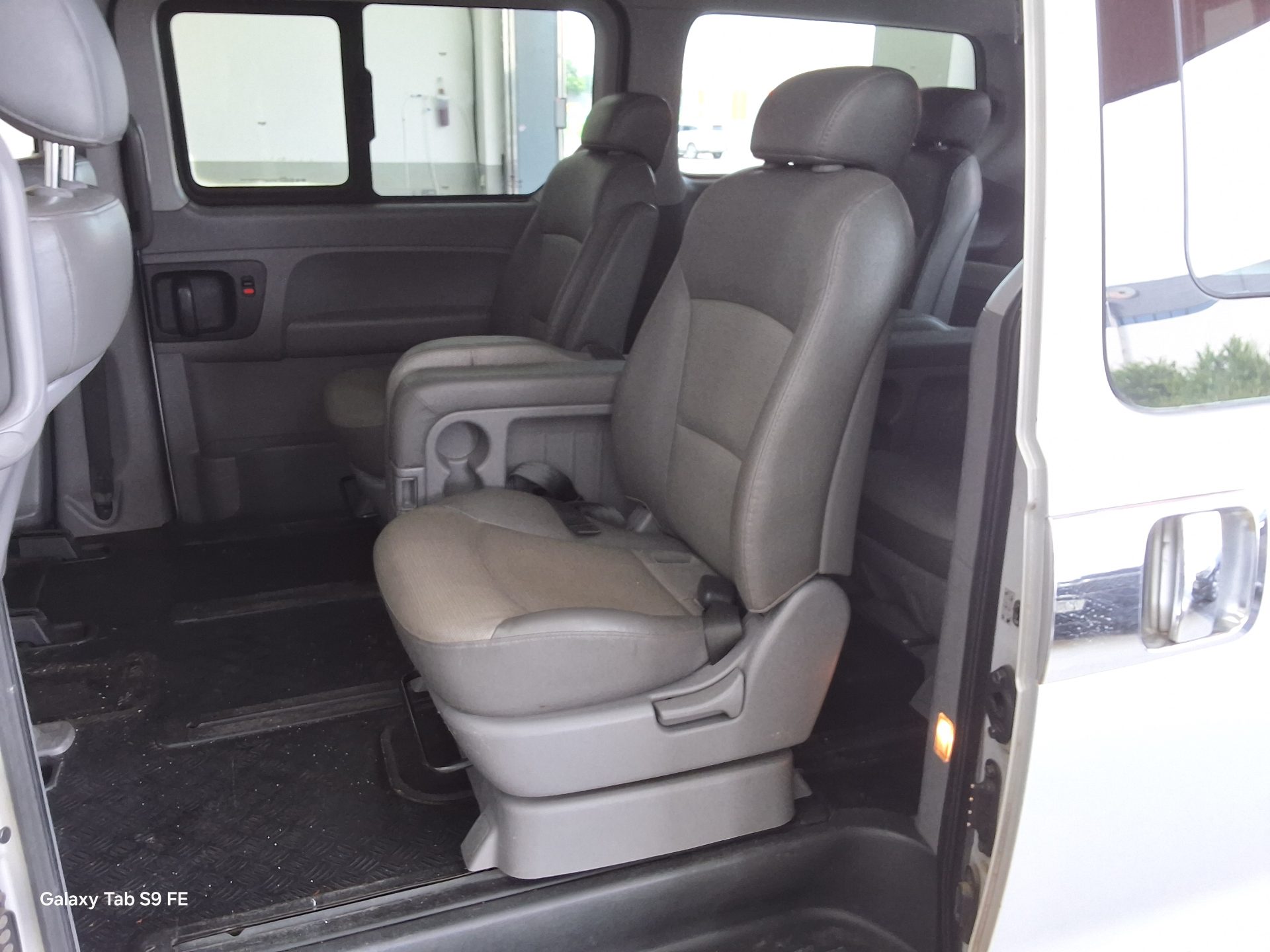 2009 - hyundai grand starex