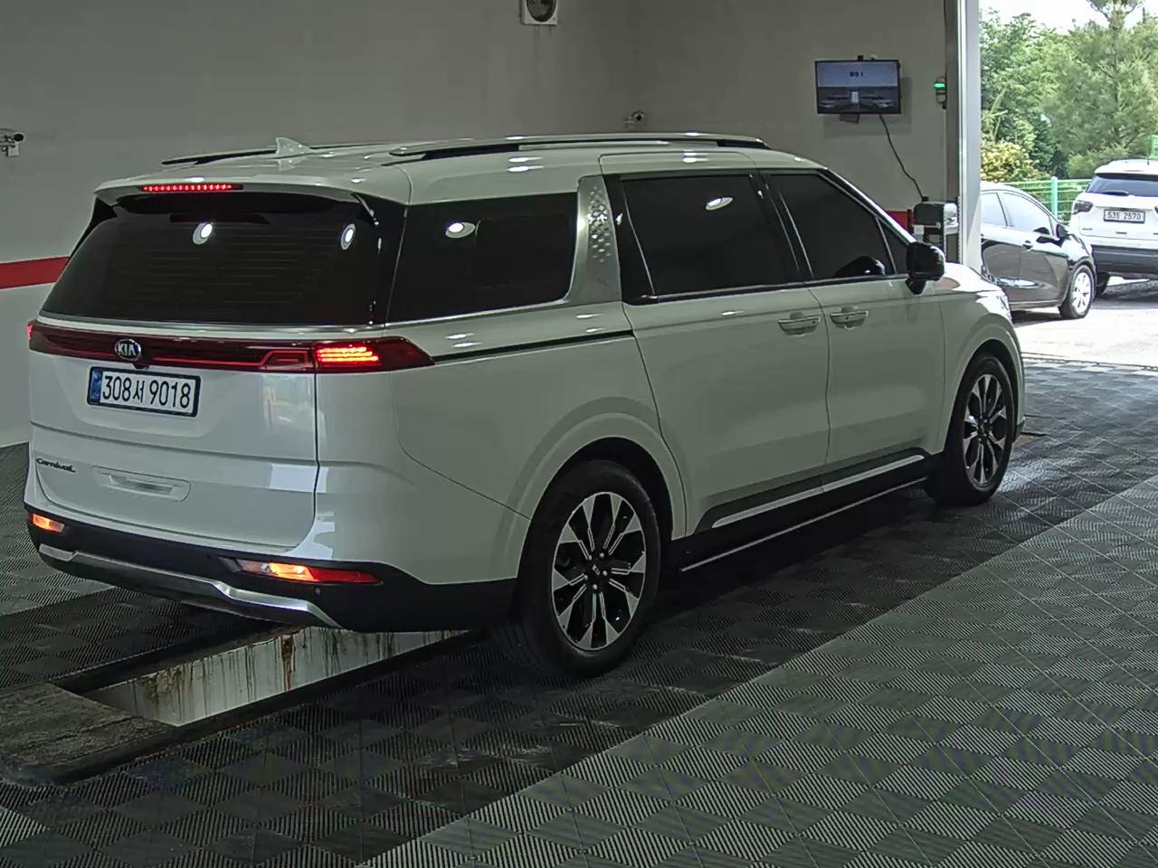 2021 - kia carnival