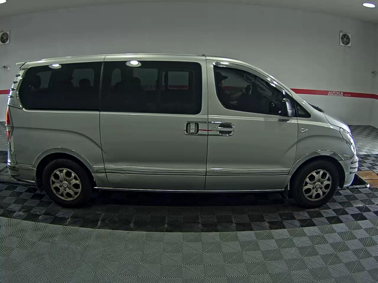 2009 - hyundai grand starex