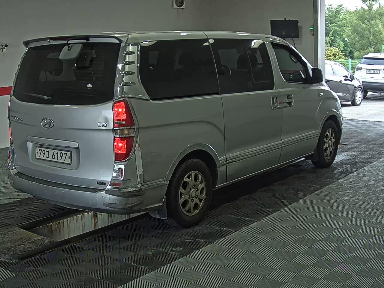 2009 - hyundai grand starex