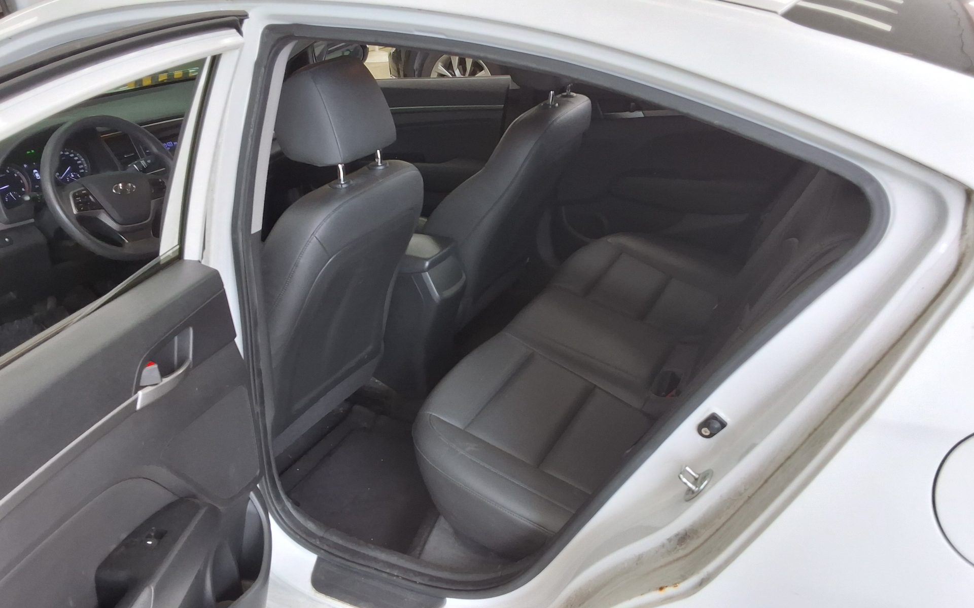 2018 - hyundai avante