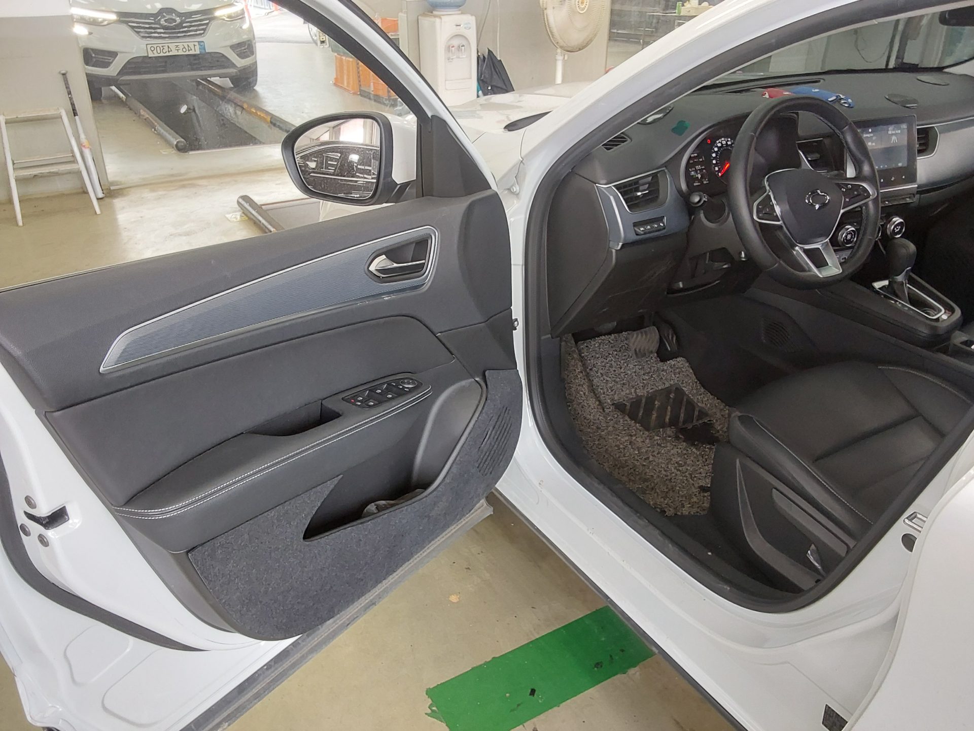 2023 - renault xm3