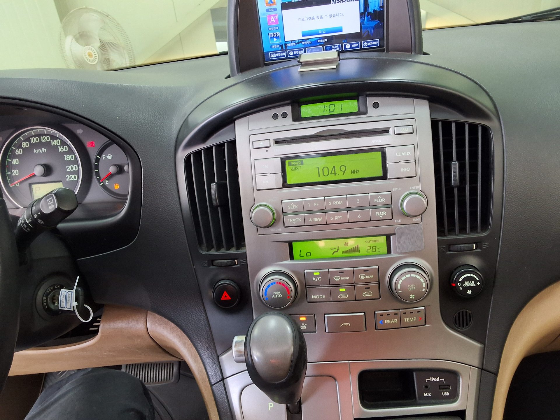 2011 - hyundai grand starex
