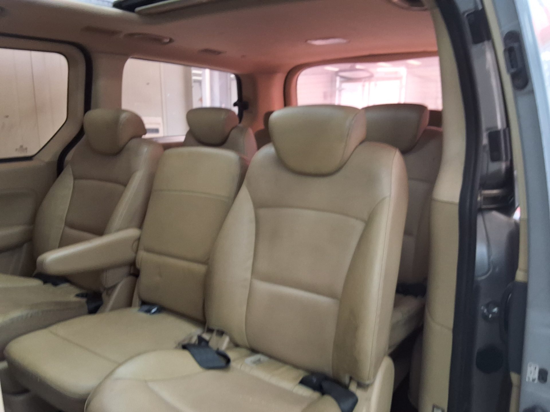 2011 - hyundai grand starex