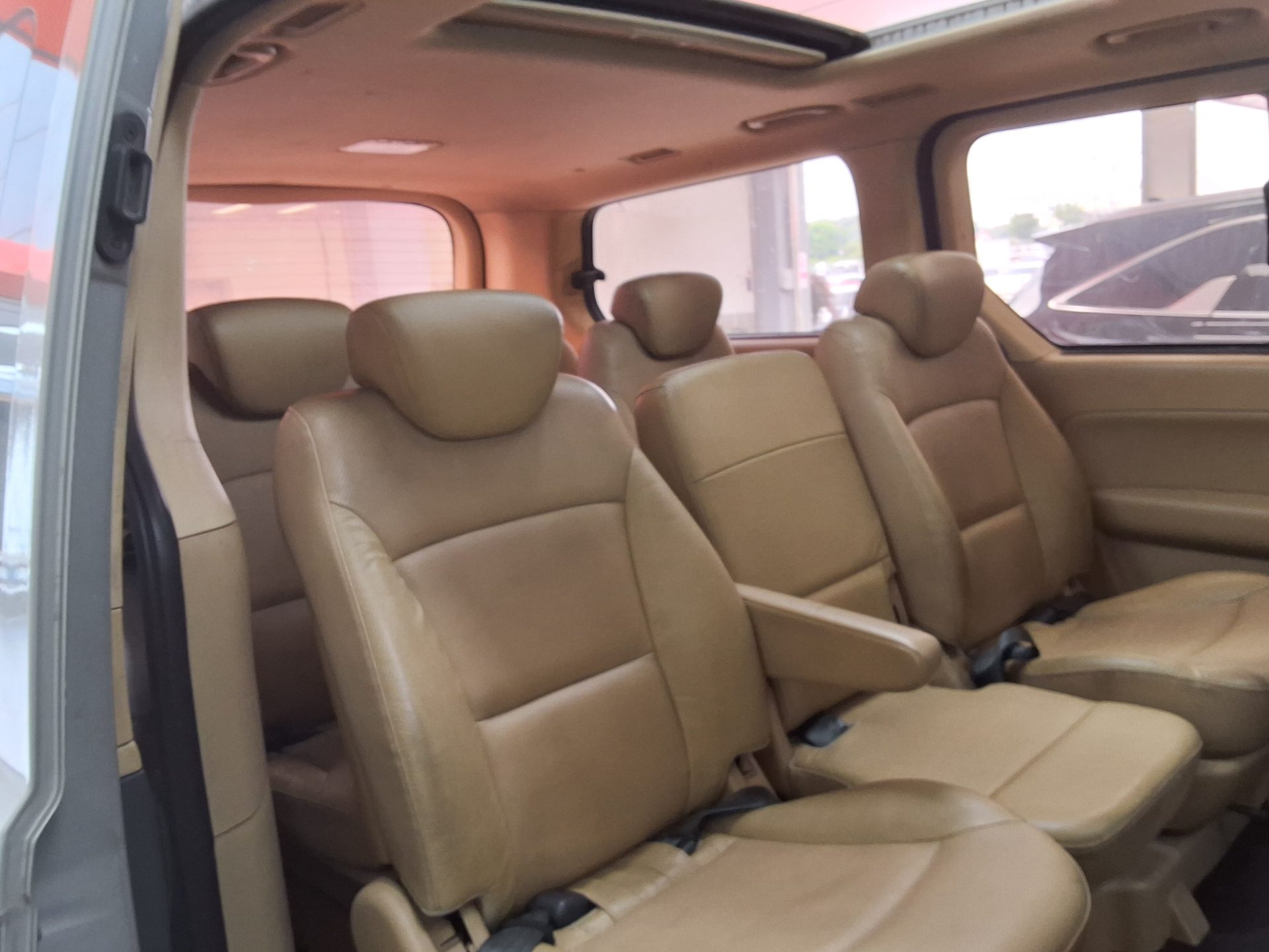 2011 - hyundai grand starex