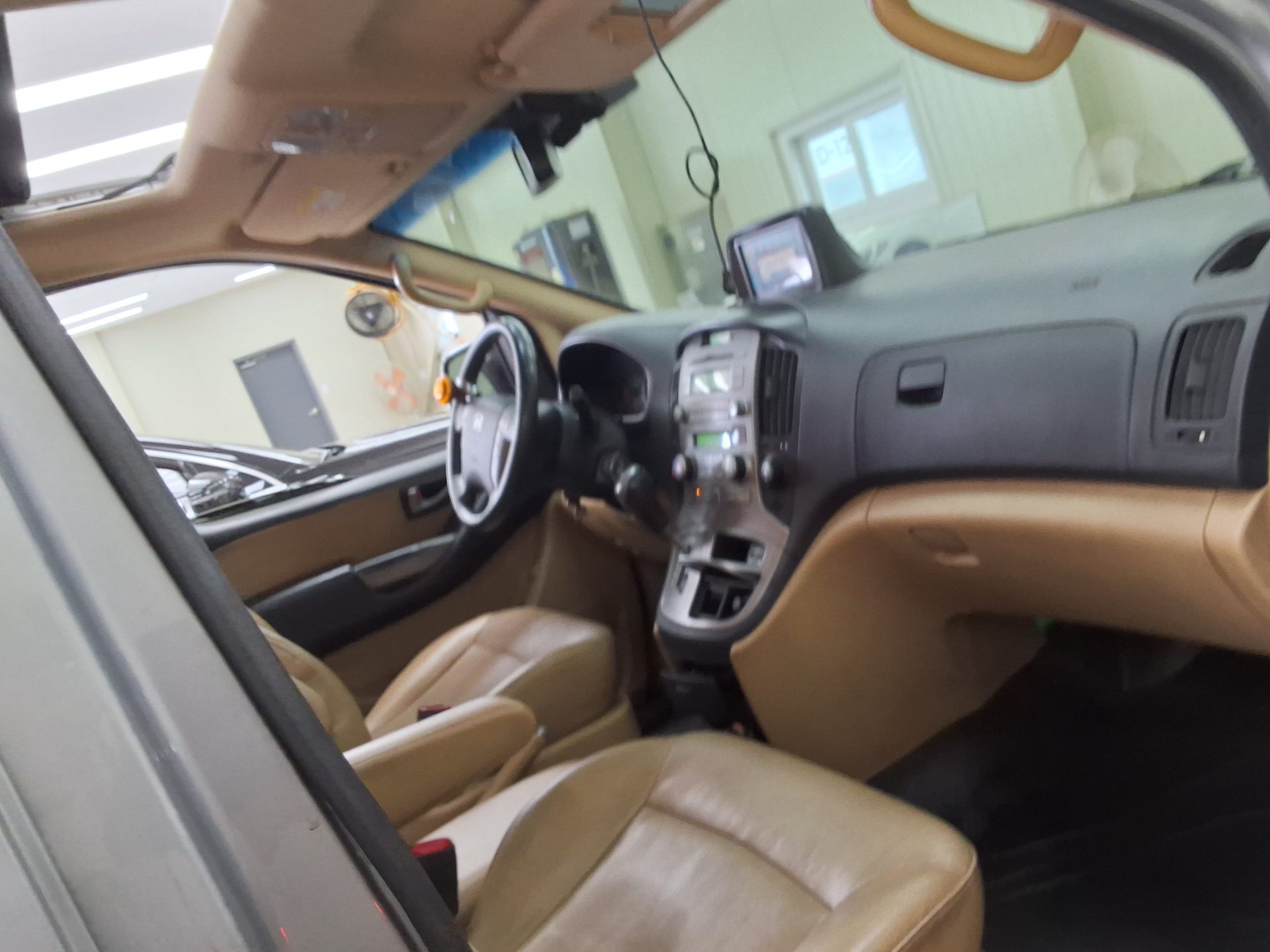 2011 - hyundai grand starex