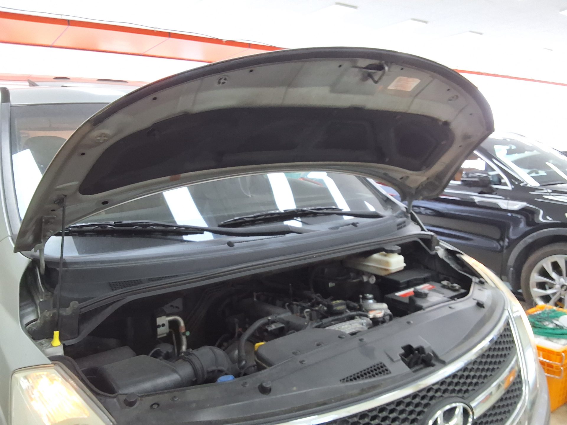 2011 - hyundai grand starex