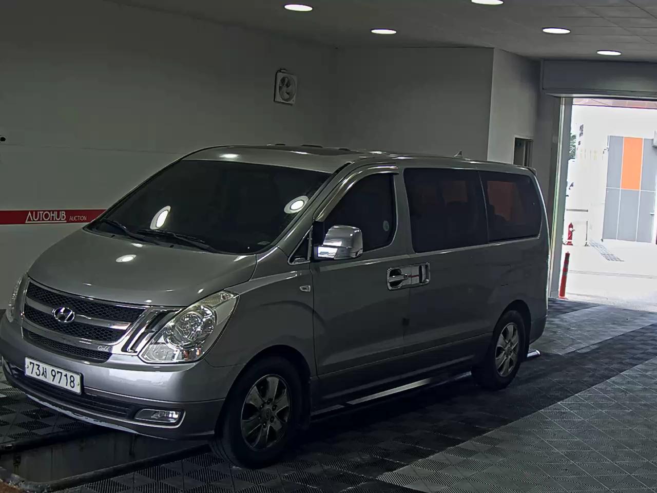 2011 - hyundai grand starex
