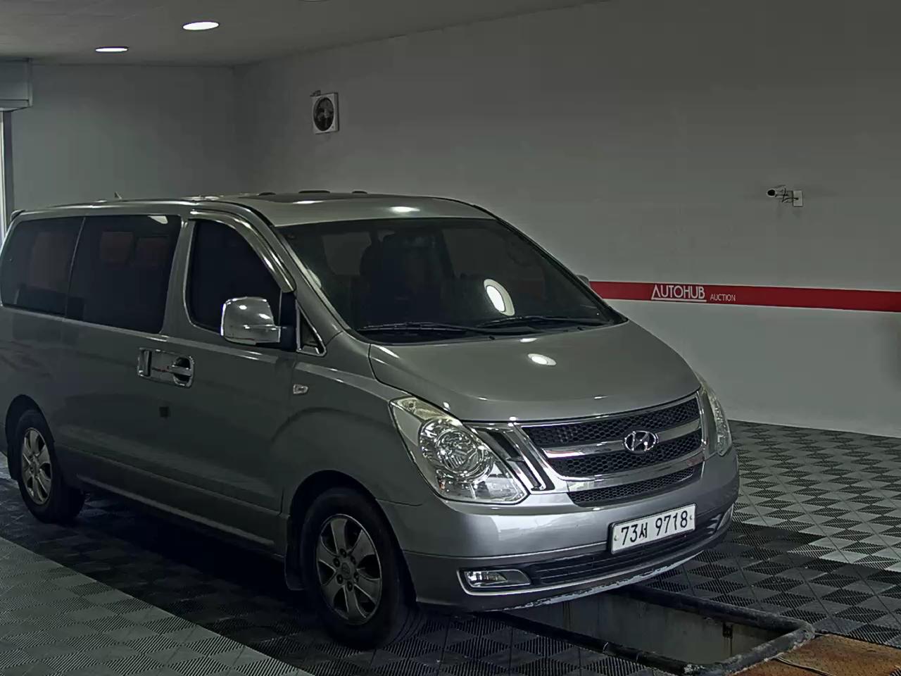 2011 - hyundai grand starex