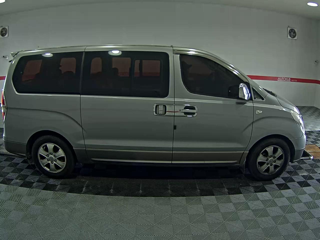 2011 - hyundai grand starex