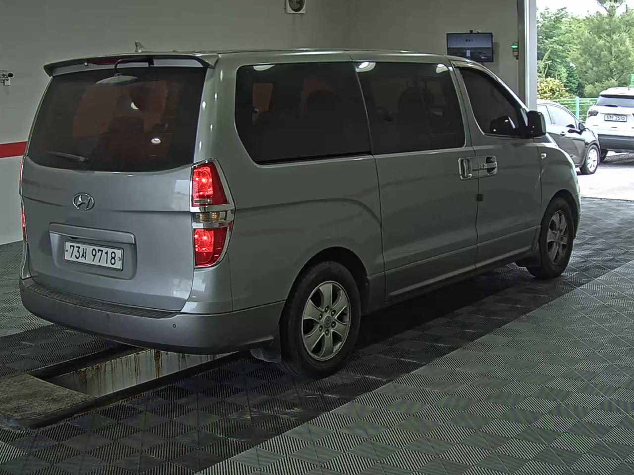 2011 - hyundai grand starex