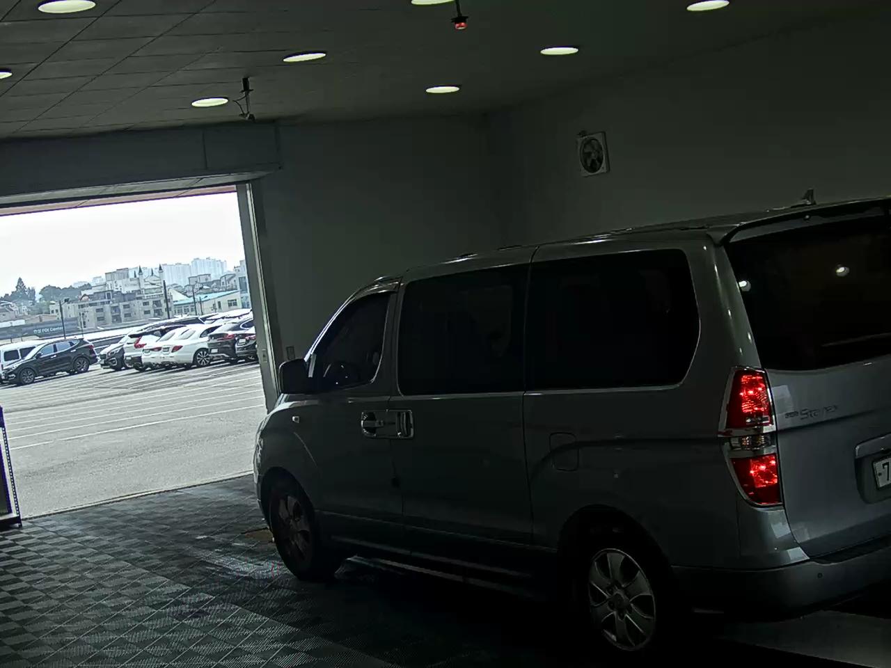 2011 - hyundai grand starex