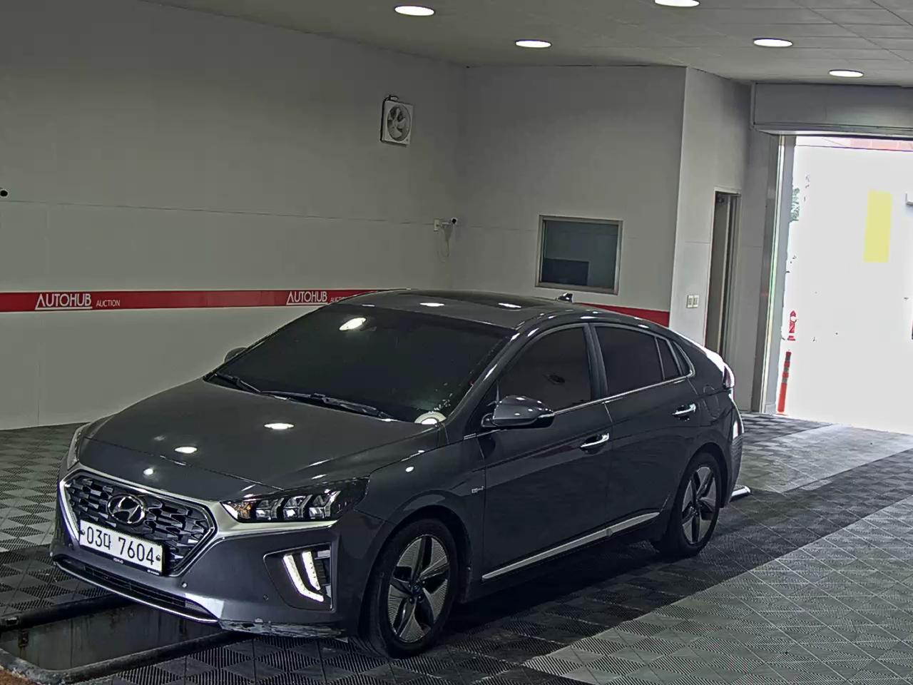 2020 - hyundai ioniq