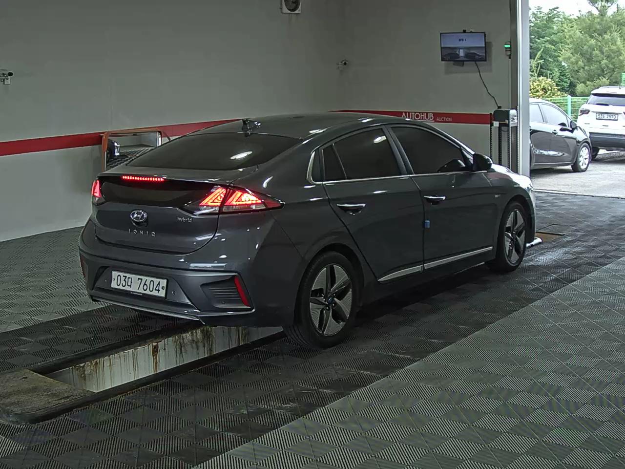 2020 - hyundai ioniq