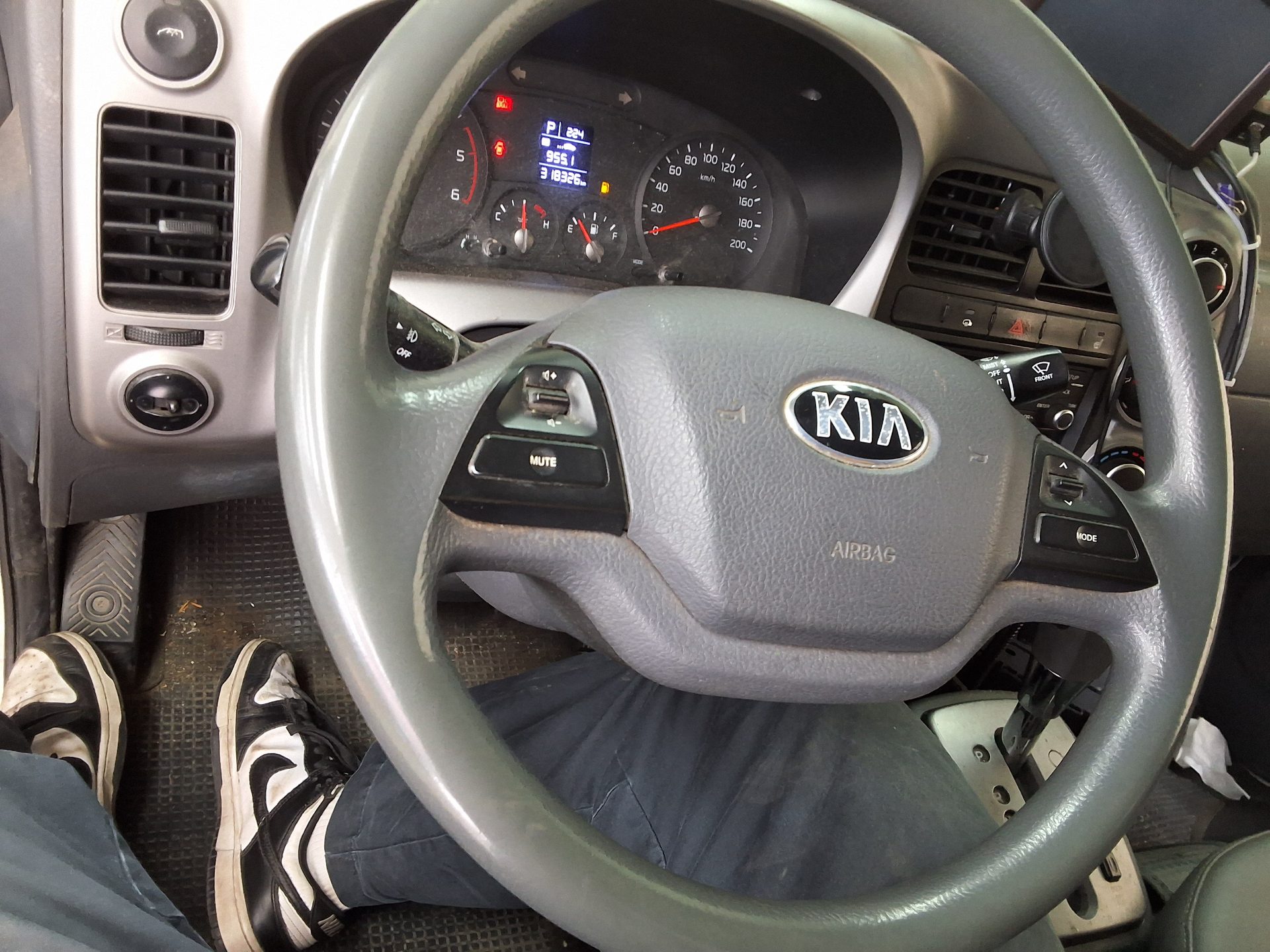 2017 - kia bongo
