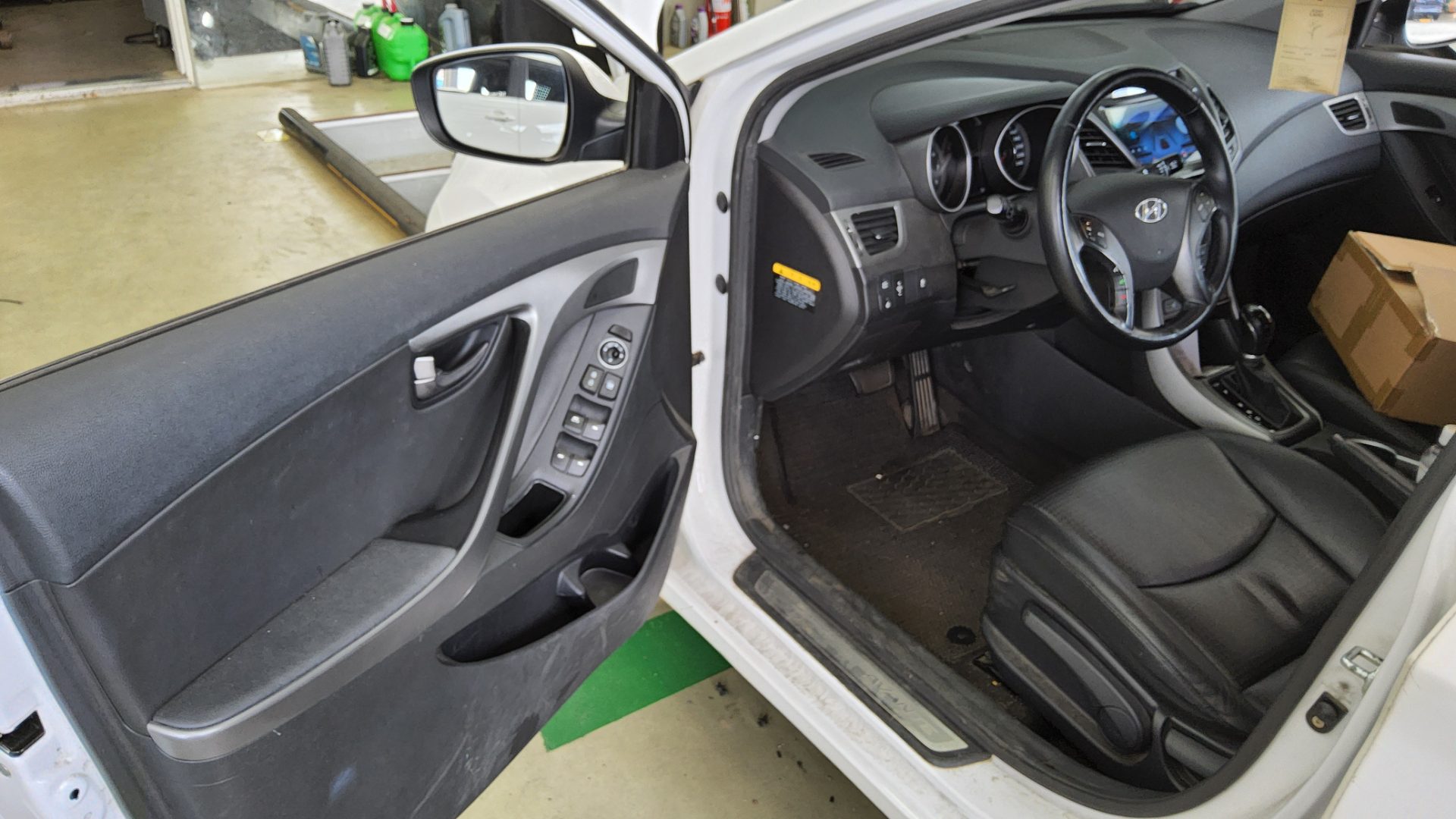 2014 - hyundai avante