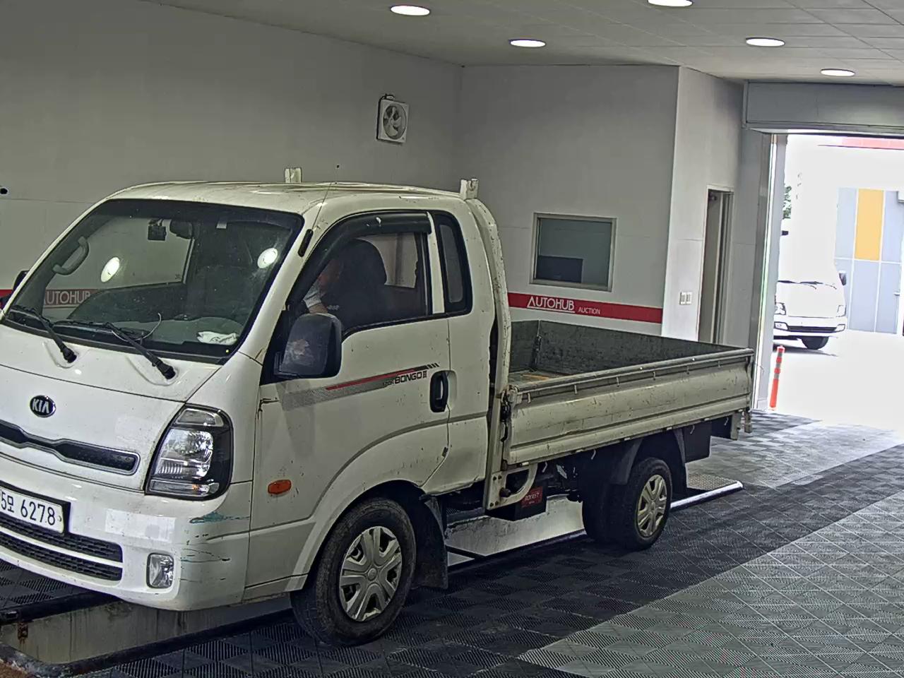 KIA BONGO III CARGO 1 TON KING CAB EXTRA WHEEBASE ITE