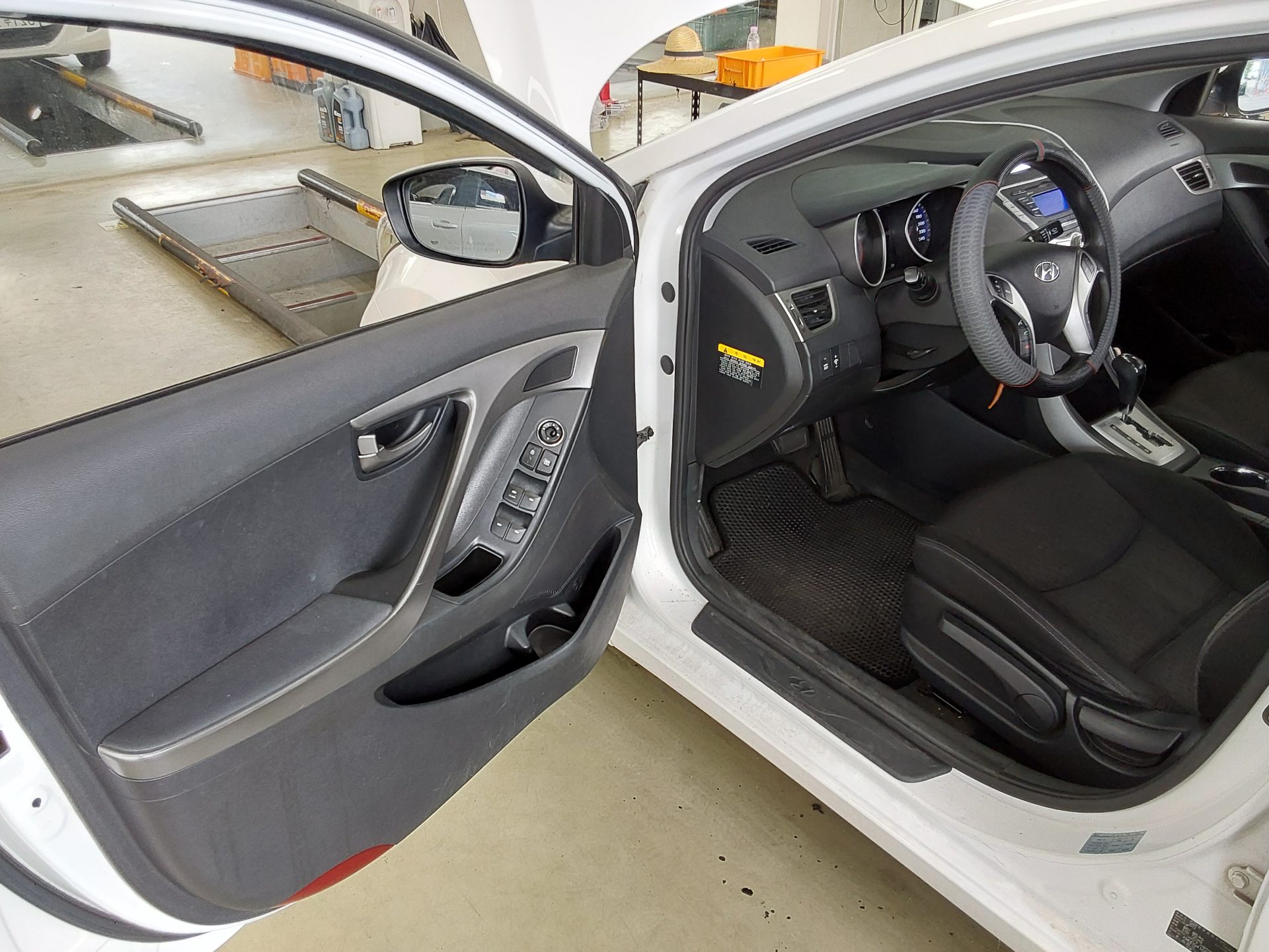2012 - hyundai avante