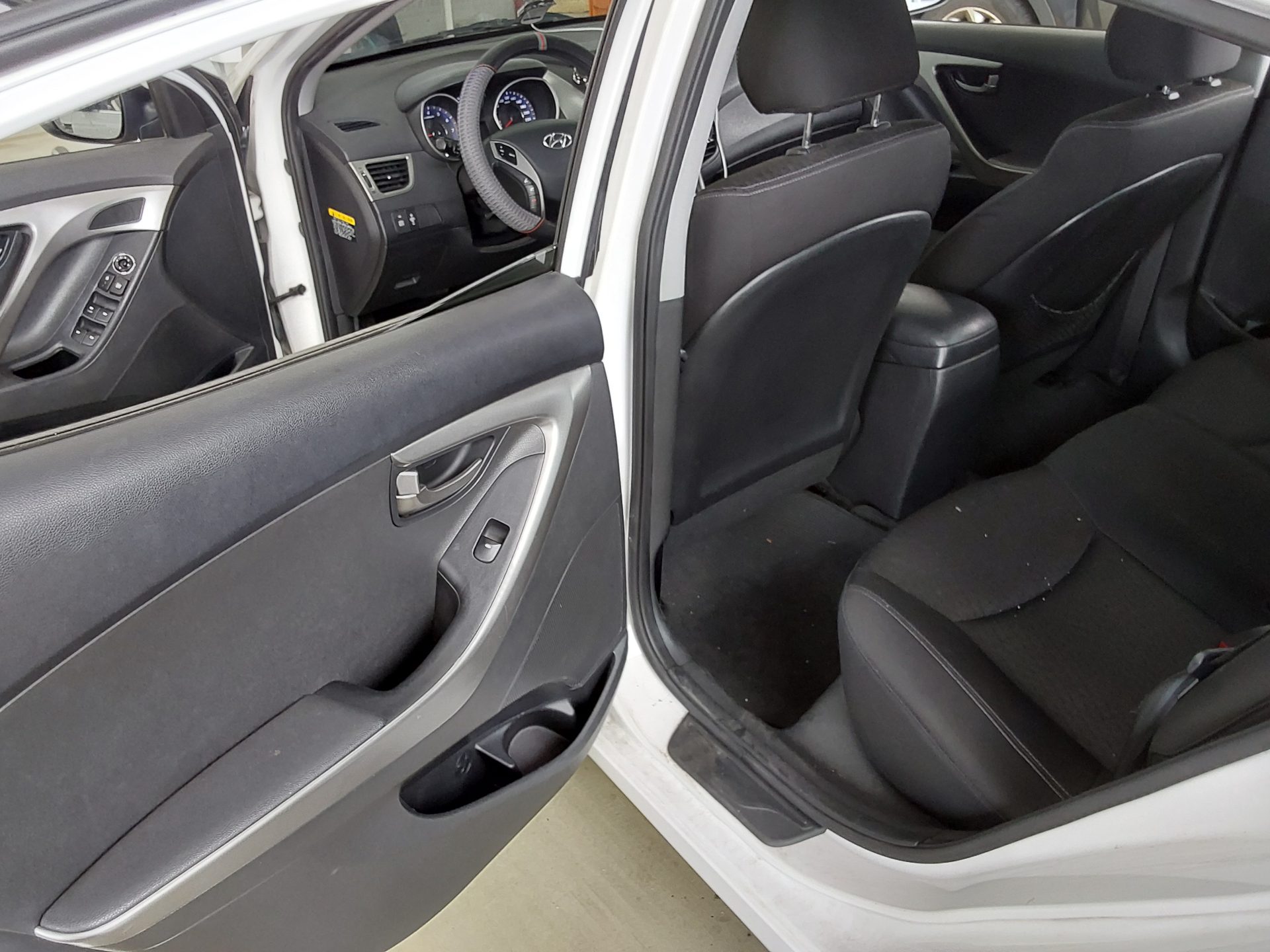 2012 - hyundai avante