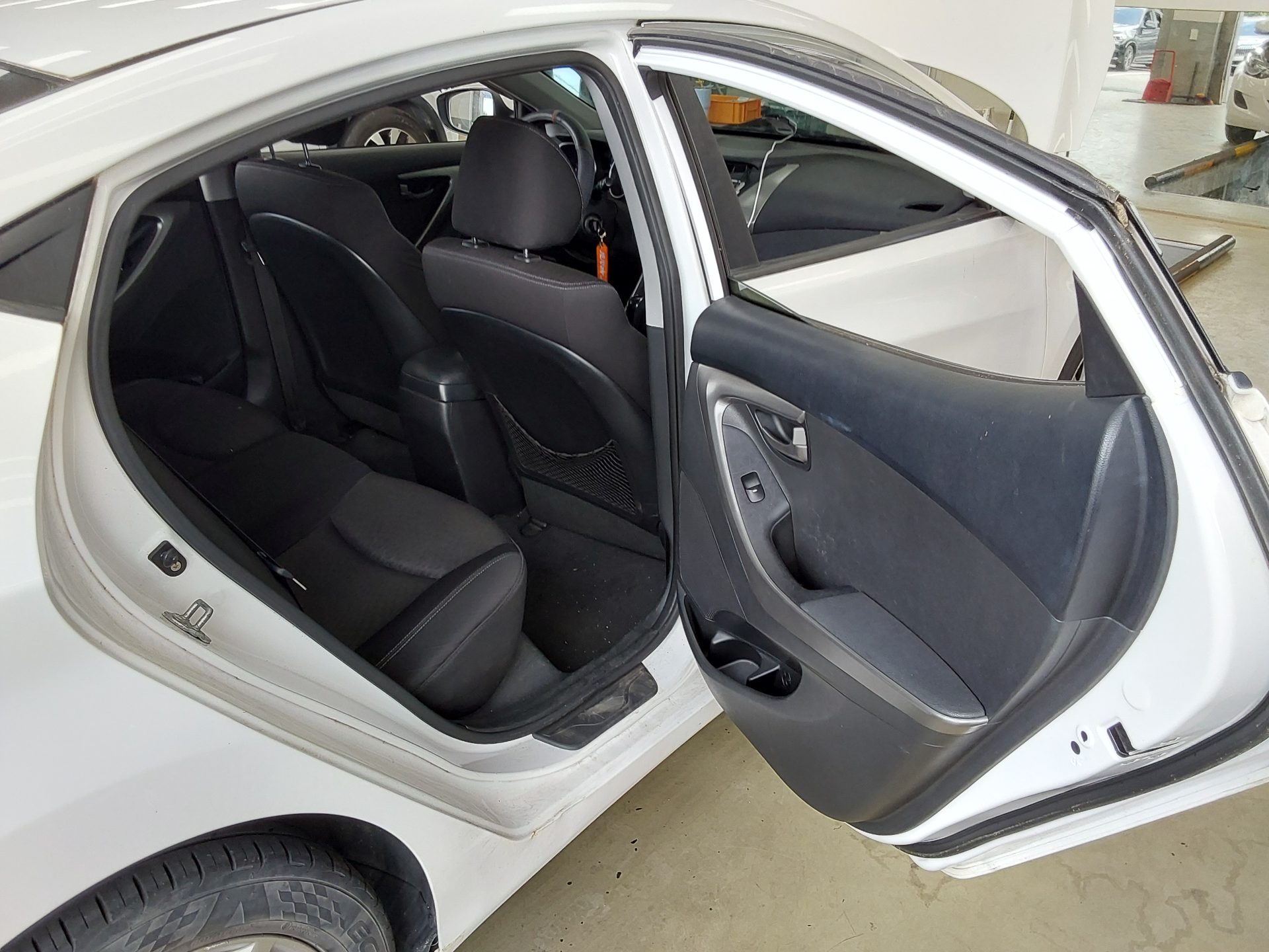 2012 - hyundai avante