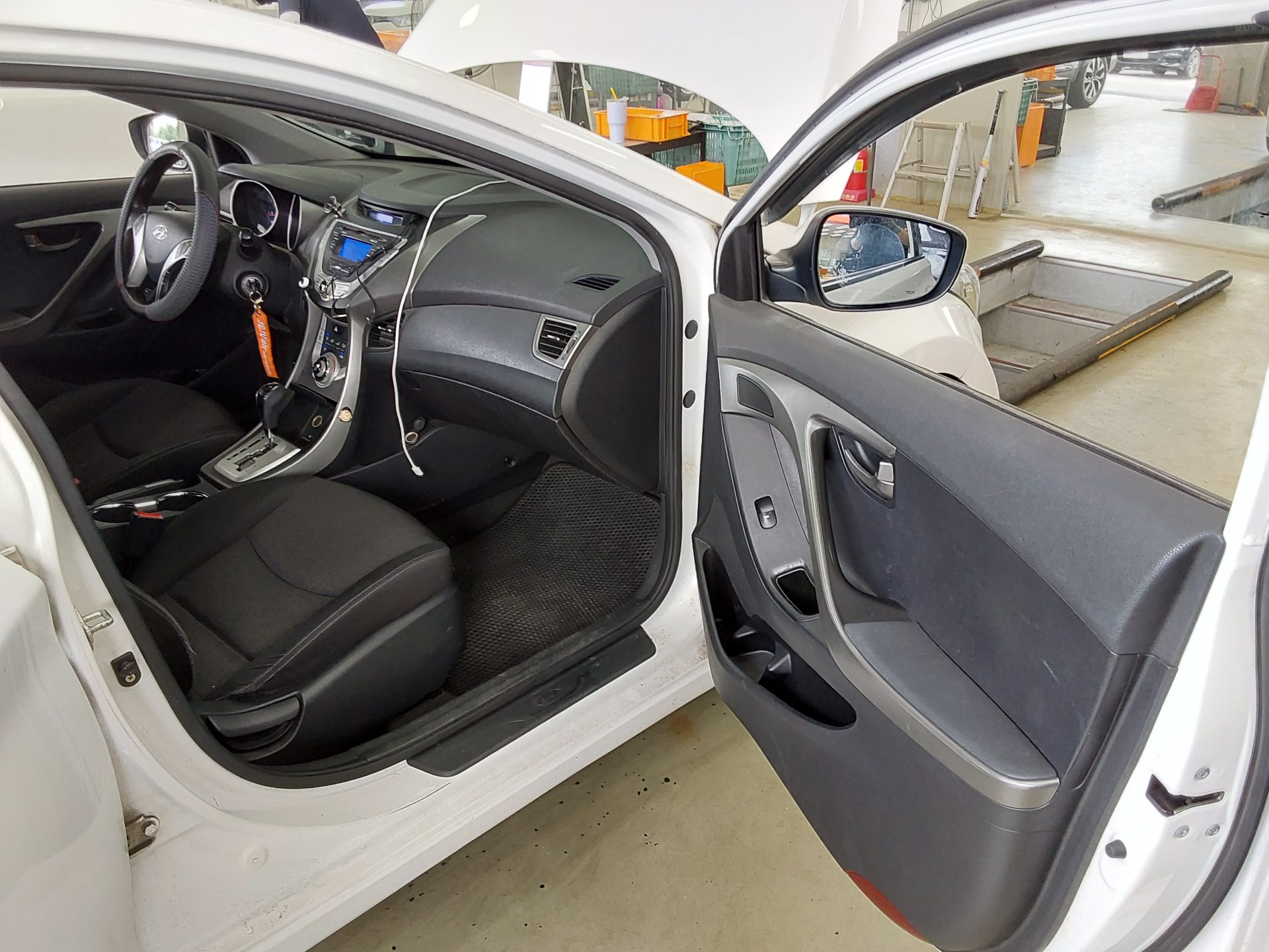 2012 - hyundai avante