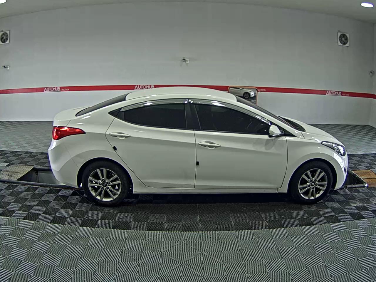 2012 - hyundai avante