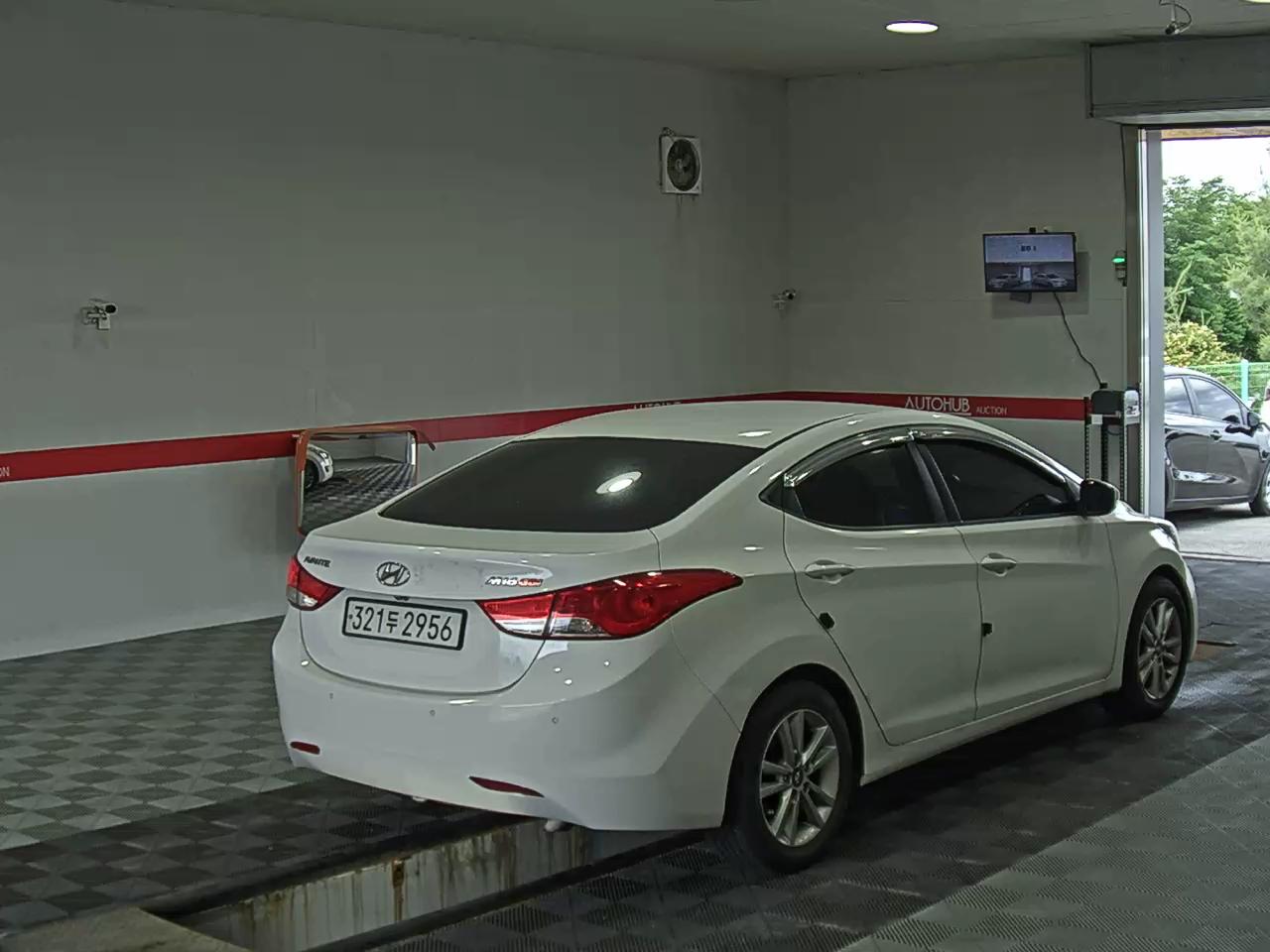 2012 - hyundai avante