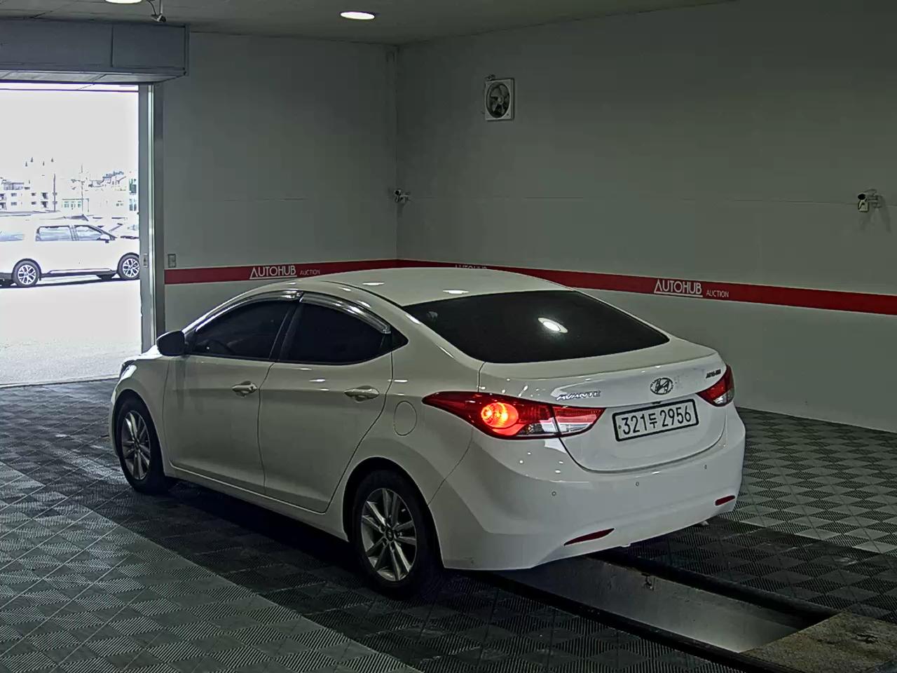 2012 - hyundai avante