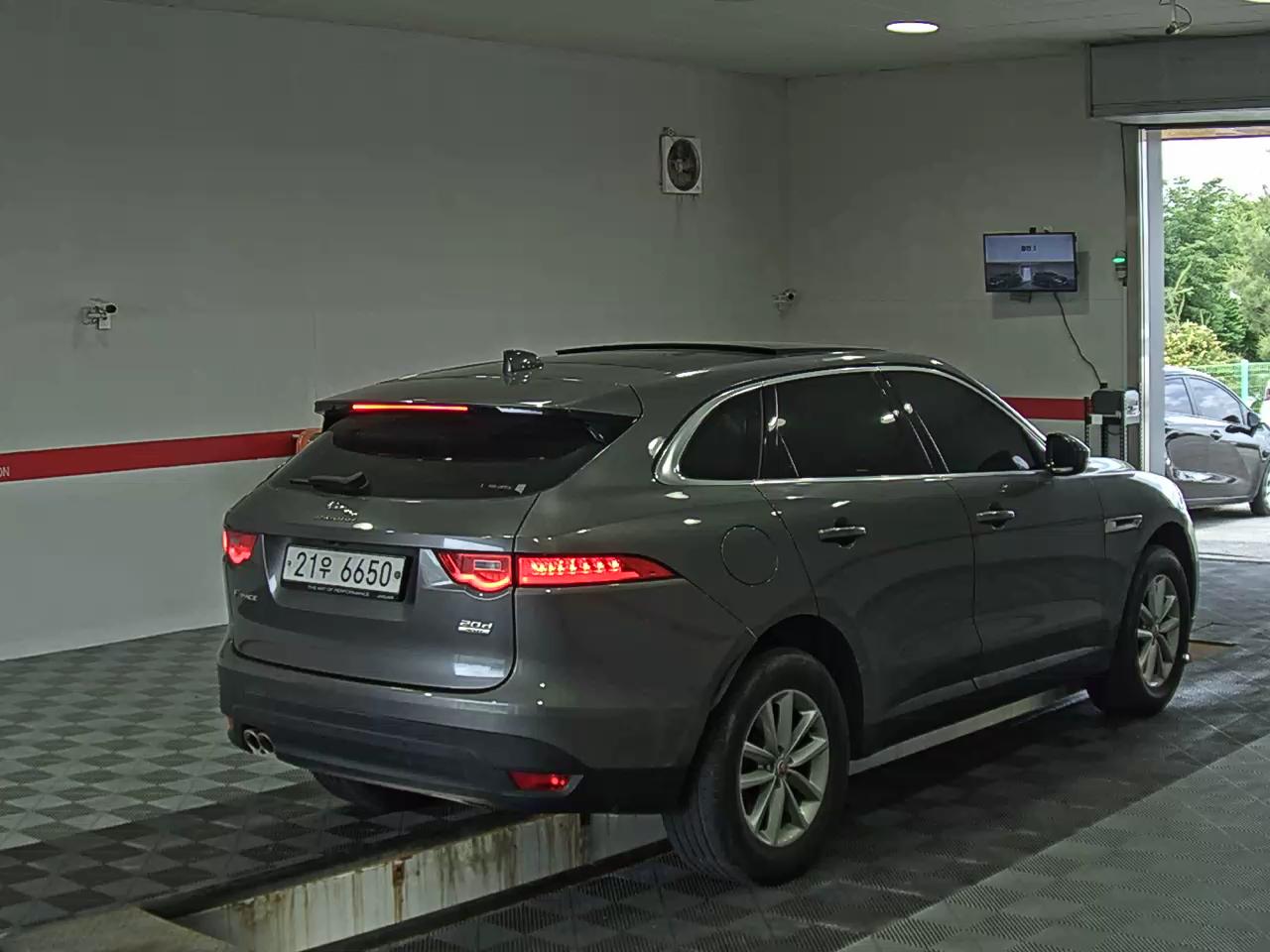 2018 - jaguar f-pace