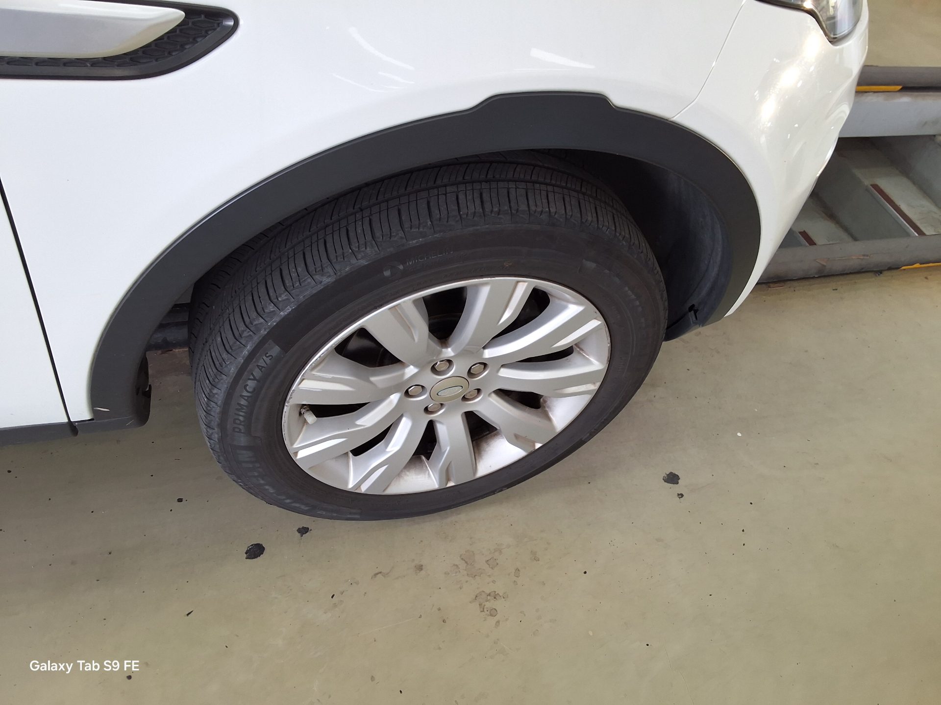 2016 - land rover discovery